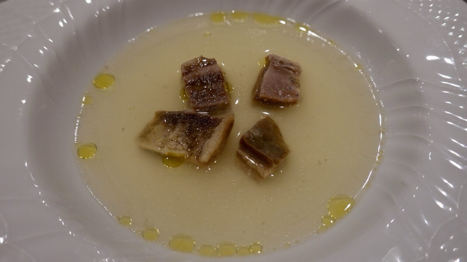 三越前 ムレーナ アゴ肉のスープ