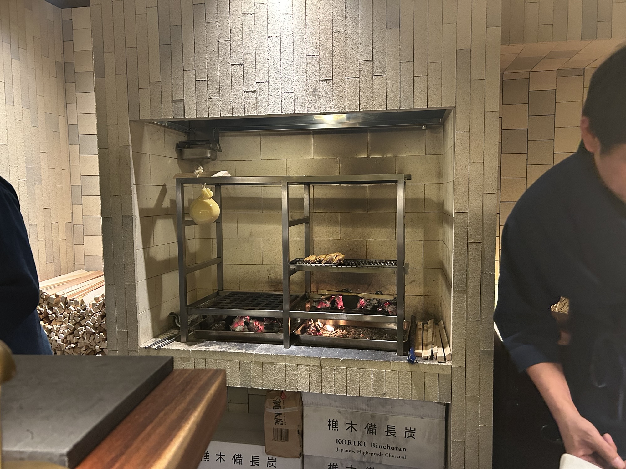 神楽坂 やきとり松明 TAIMATSU 薪焼台