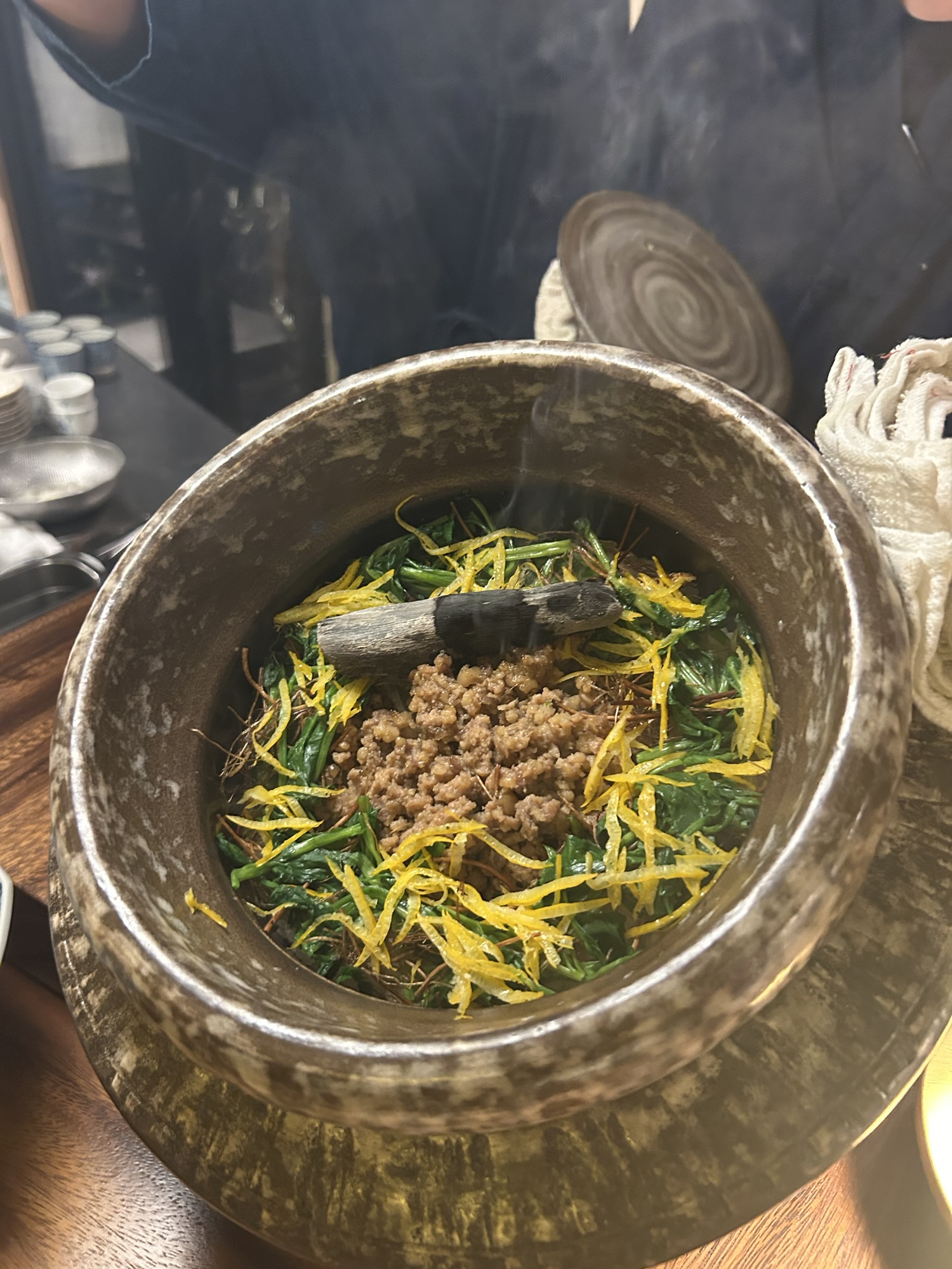 神楽坂 やきとり松明 TAIMATSU 比内地鶏そぼろと芹の土鍋ご飯