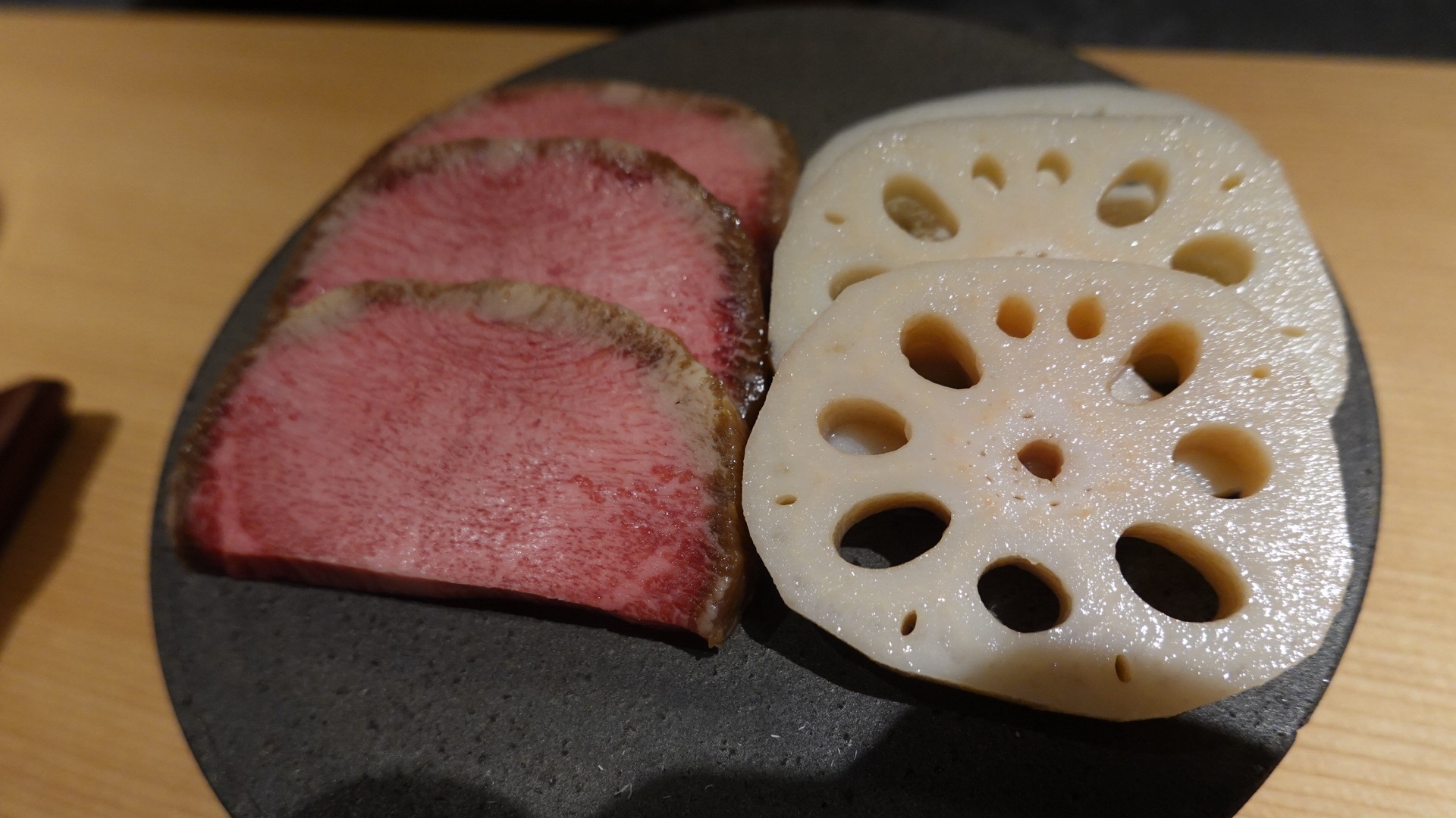 六本木 SUKIYAKI 六松 牛タン味噌漬けと野菜