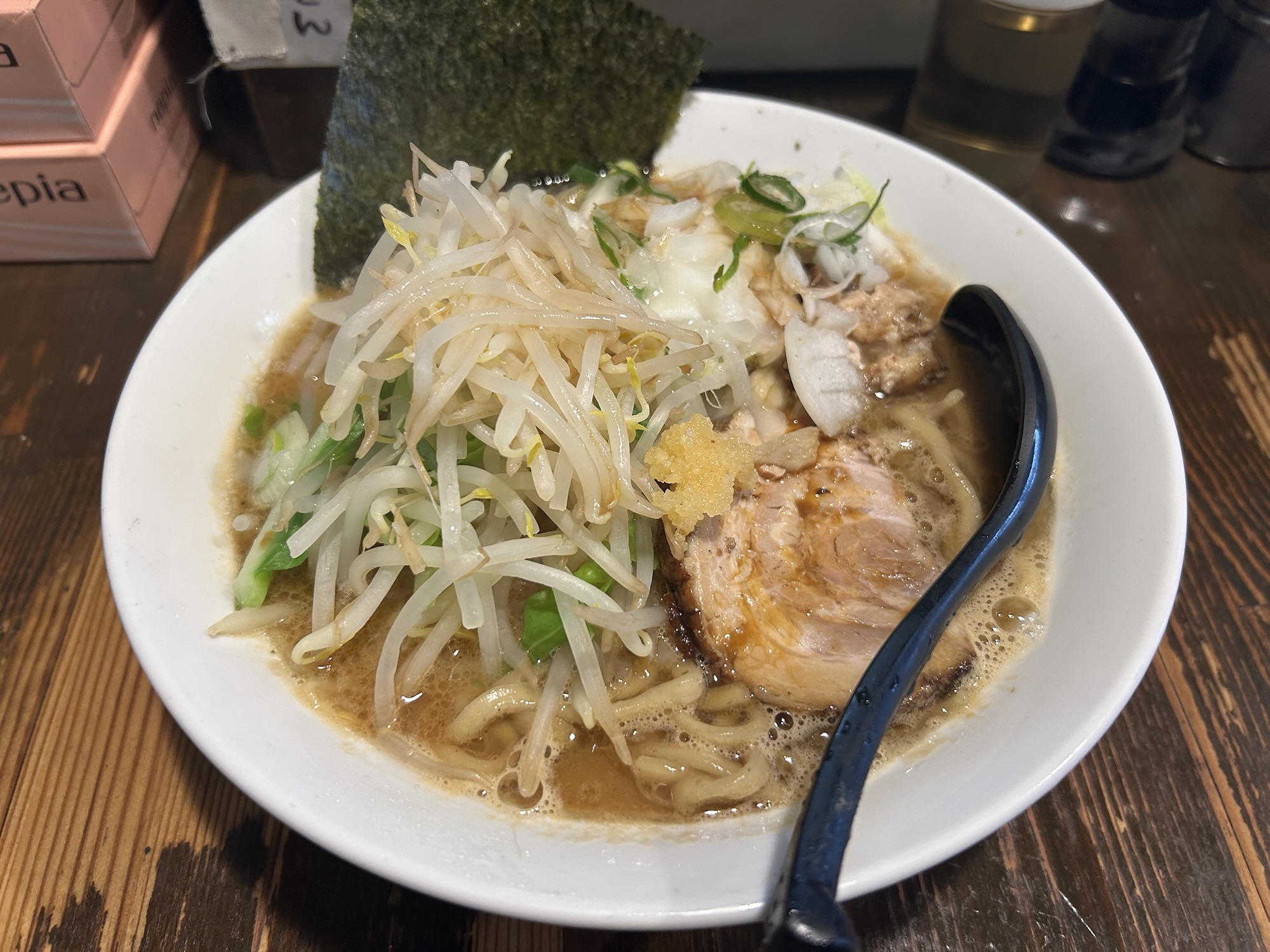 新宿 荒海 ど豚骨らーめん