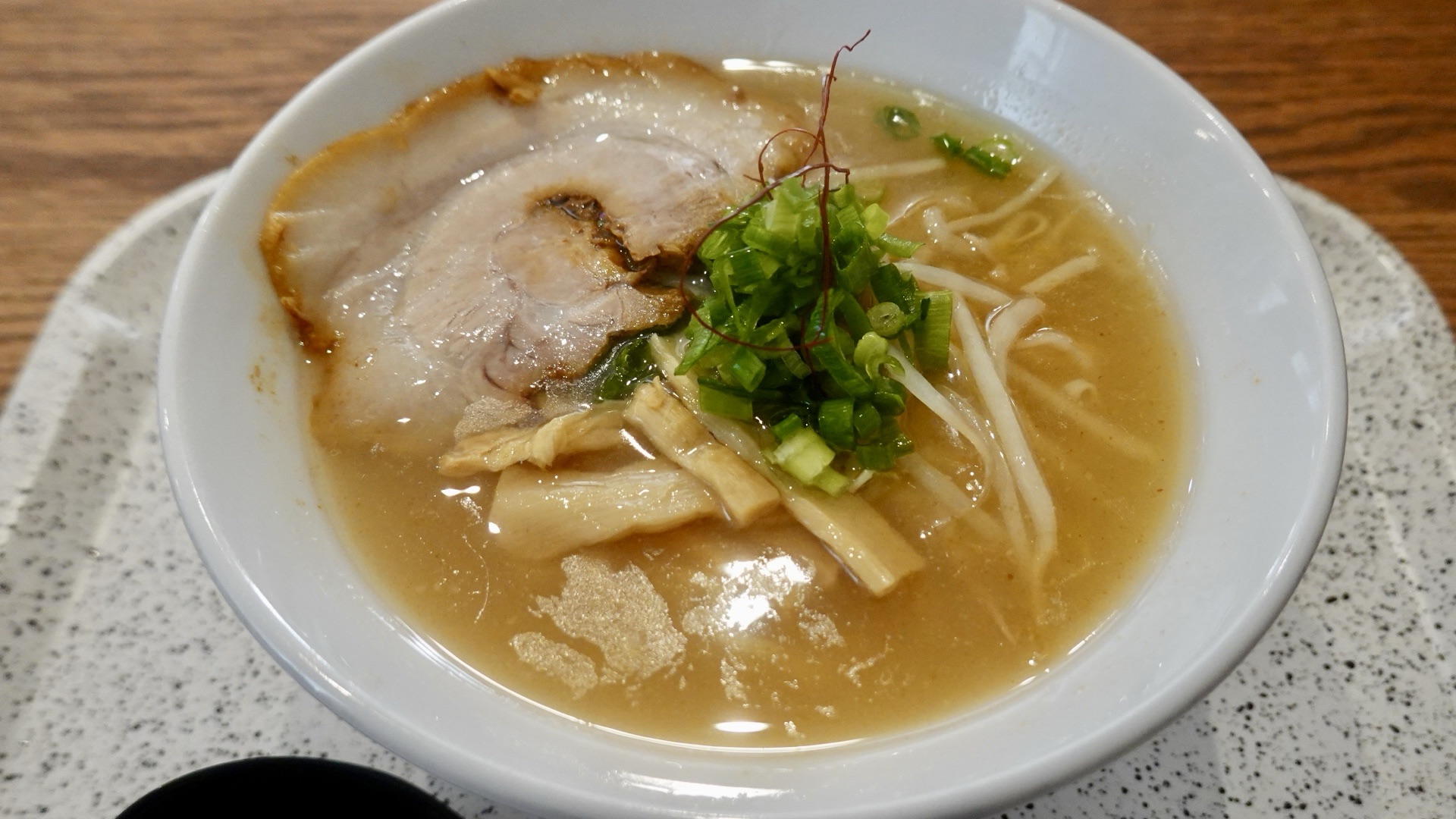 倉吉 麺屋エーハチ 牛骨ラーメン