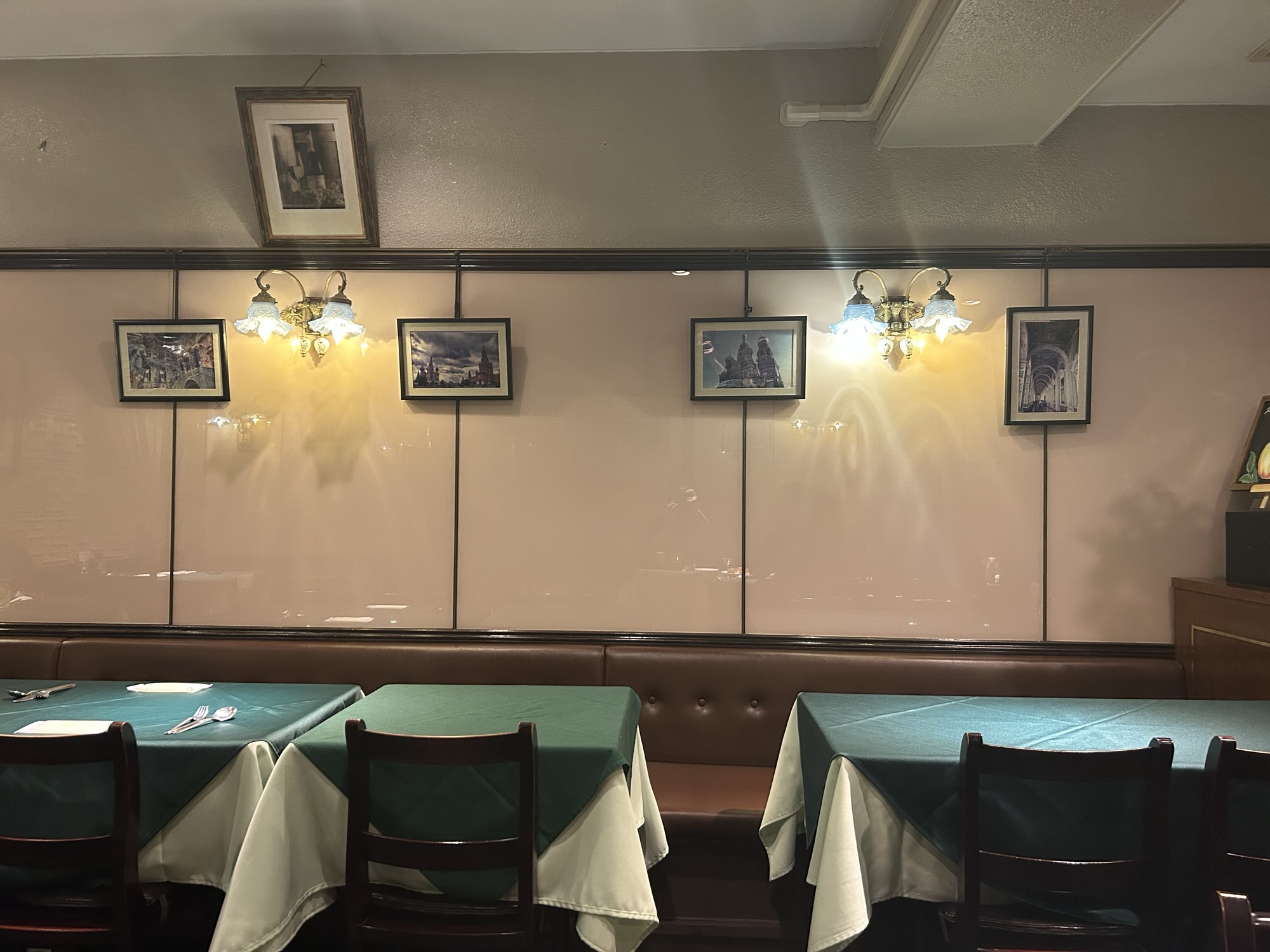 浅草 ロシヤ料理 ラルース 店内