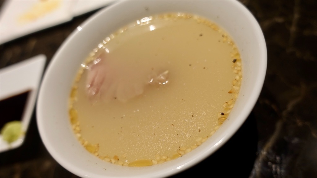 新進気鋭 コムタンスープ