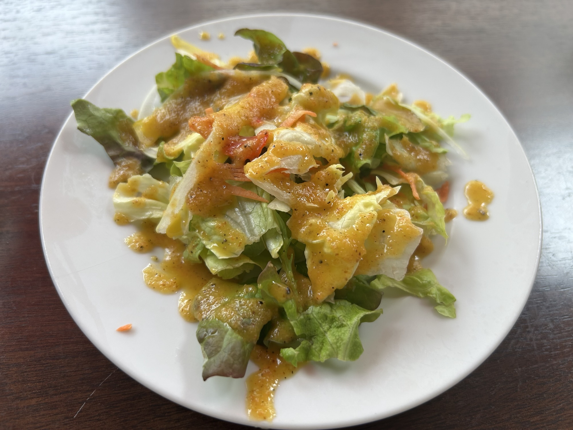 調布 エムズキッチン サラダ