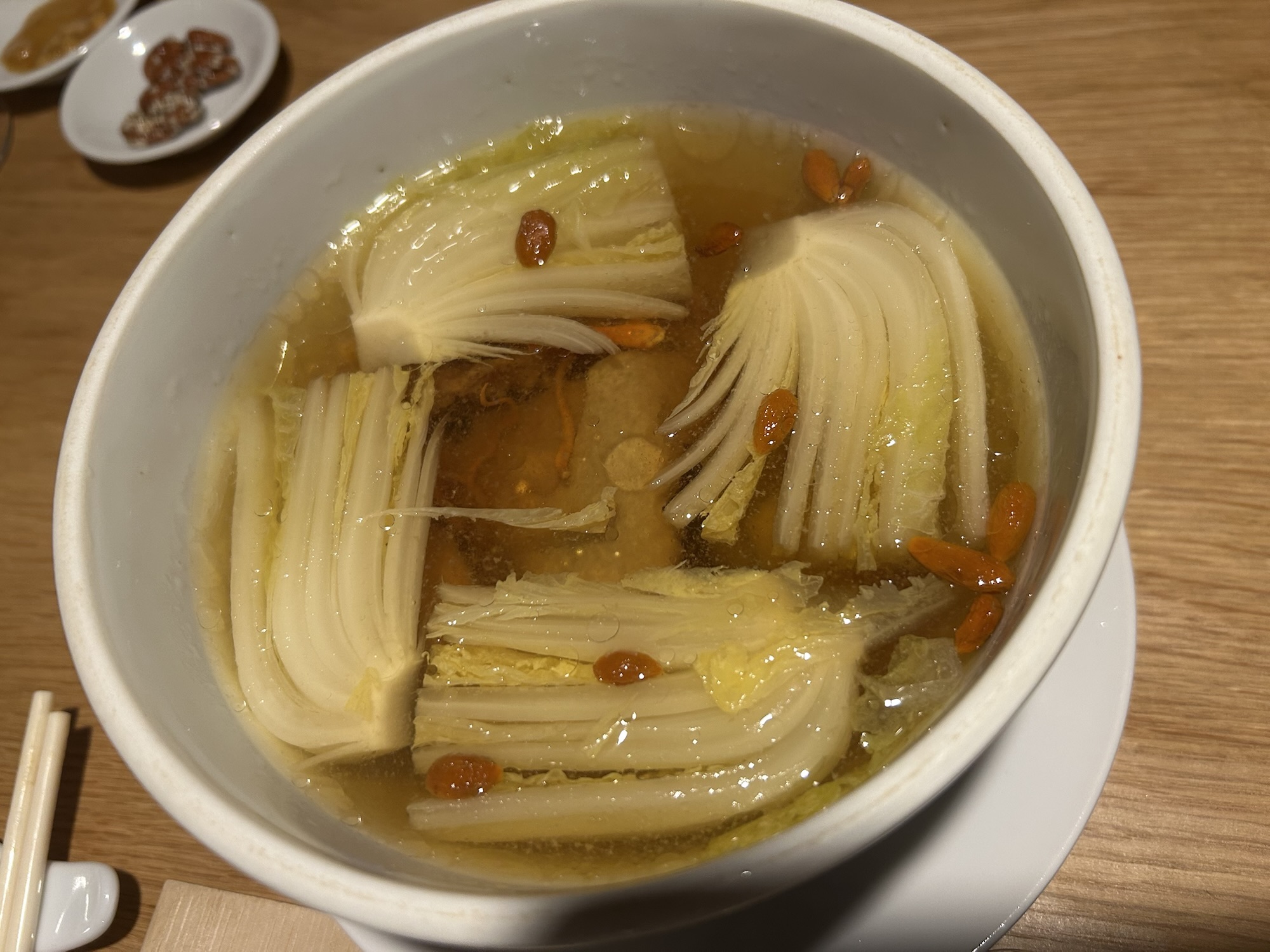 四谷三丁目 新楽記 クコの実と山芋の鳩のスープ