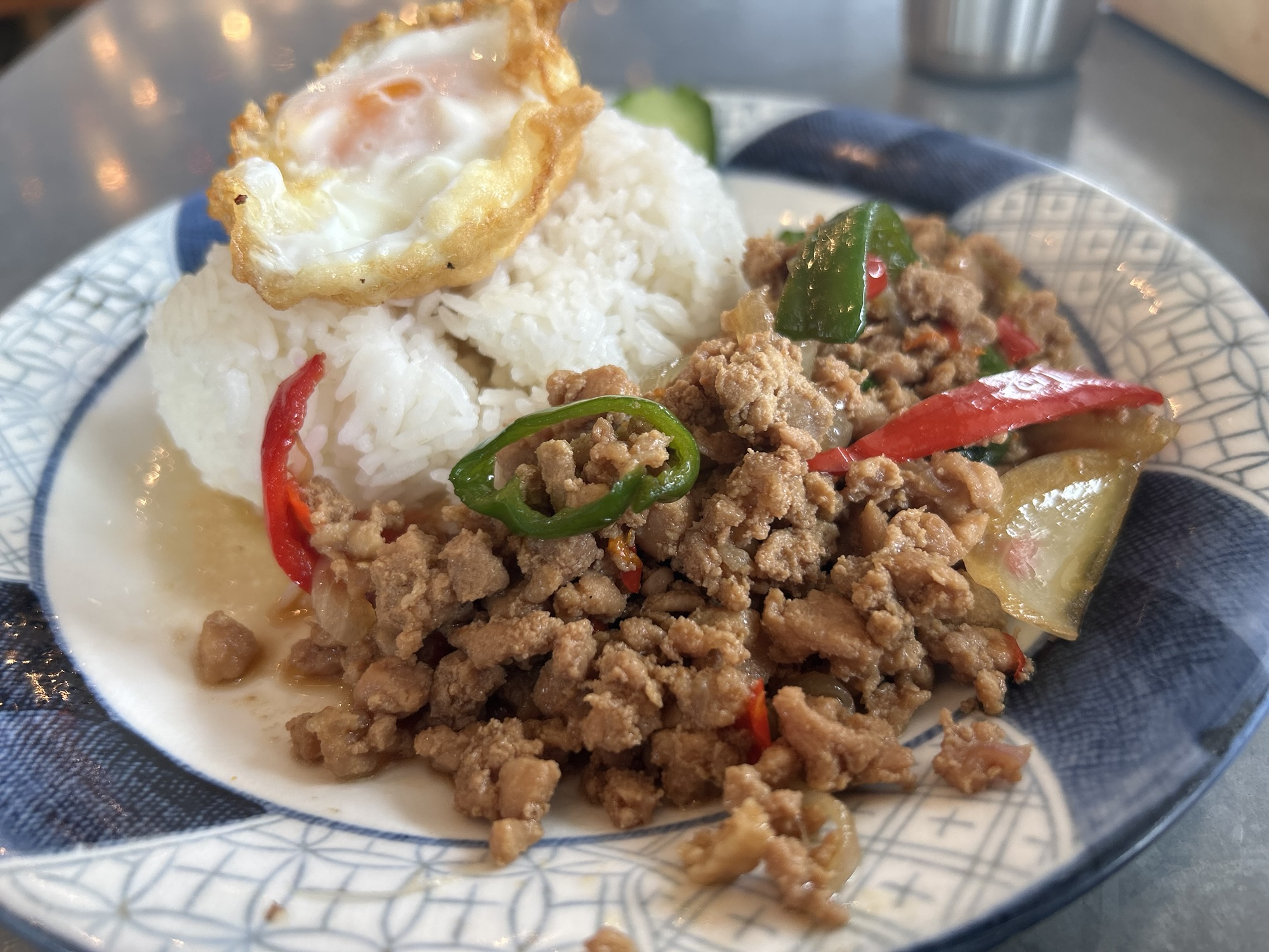 調布 カオマンガイ12号 パッガパオラーカオ