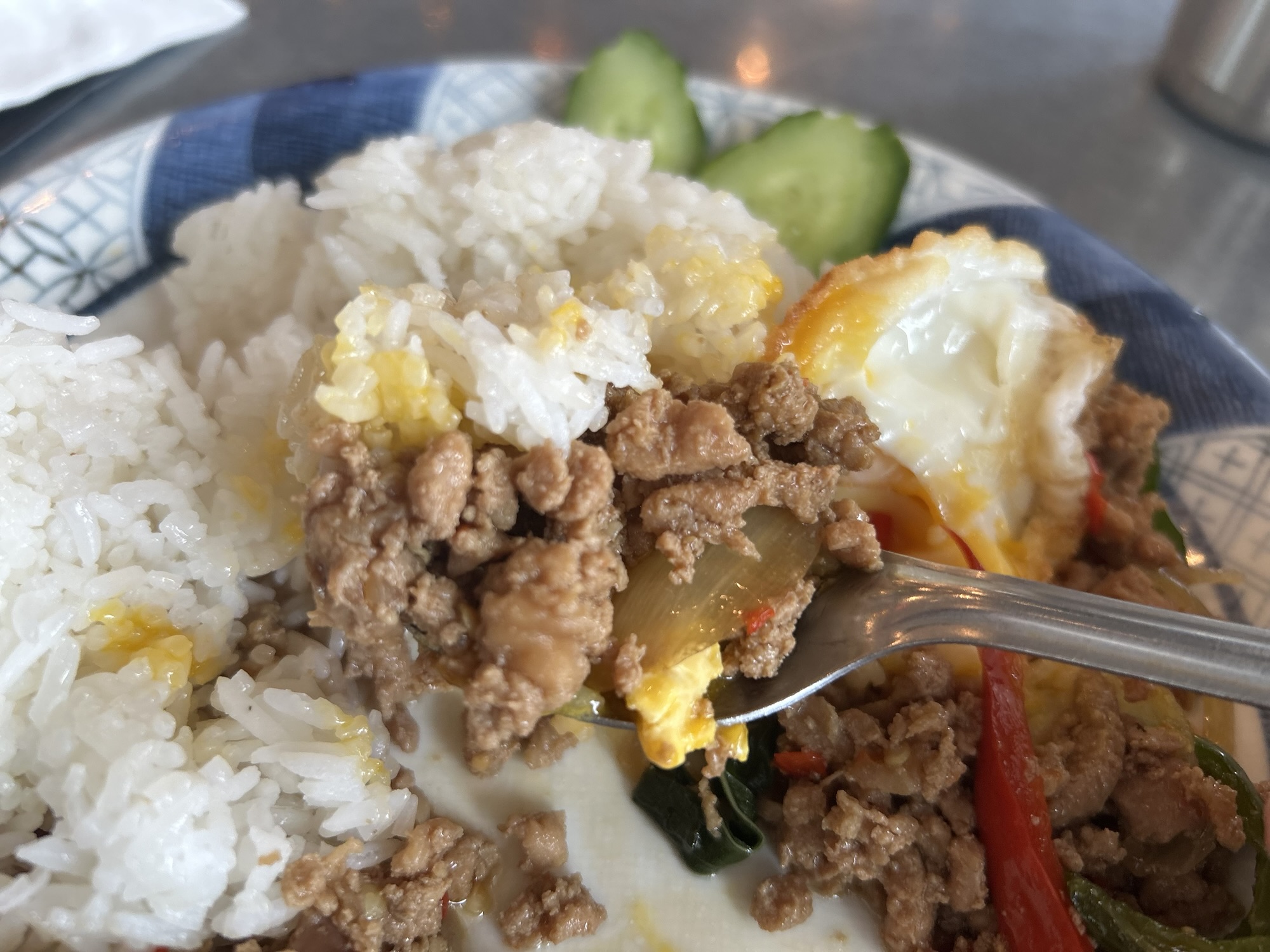 調布 カオマンガイ12号 パッガパオラーカオ