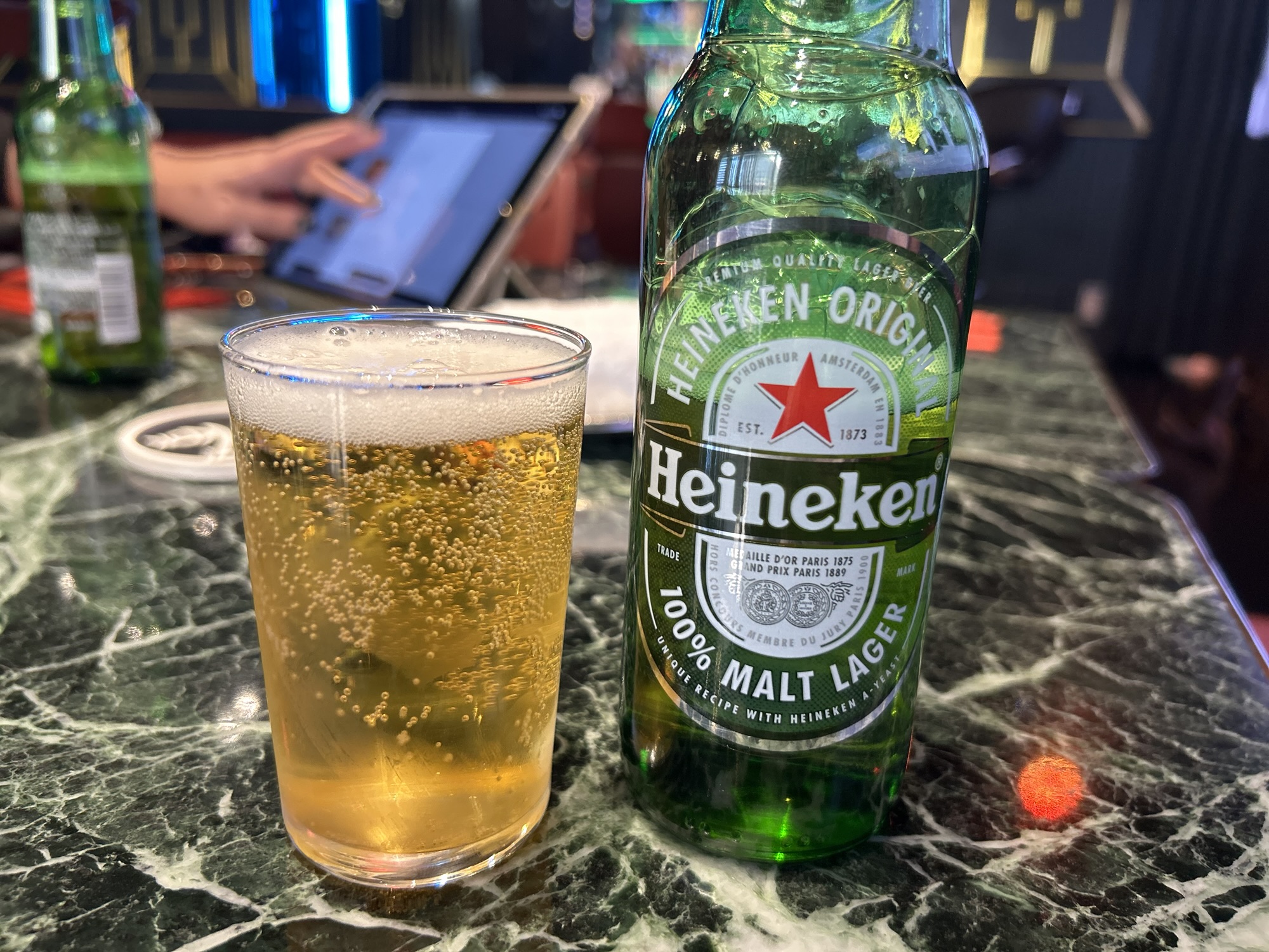 新宿 Bangkok 77 ハイネケン