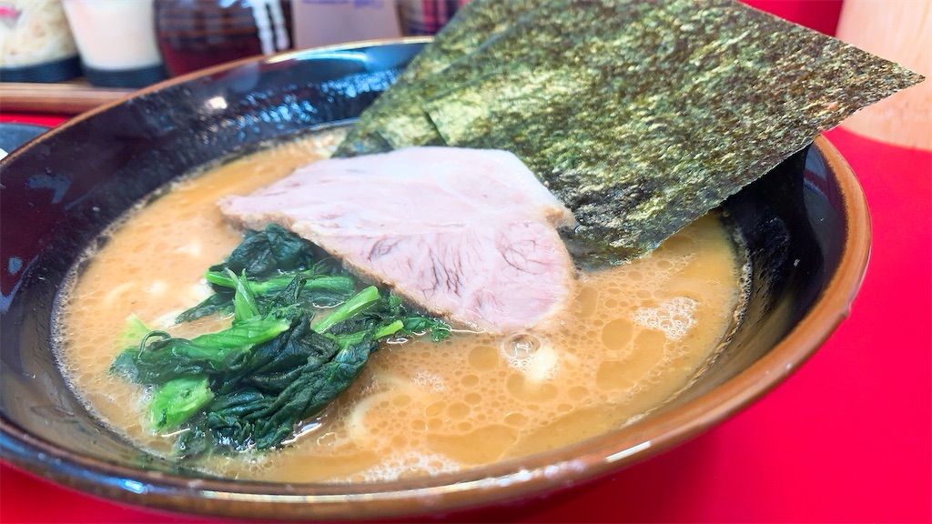 新宿 横浜らーめん 山本家 ラーメン