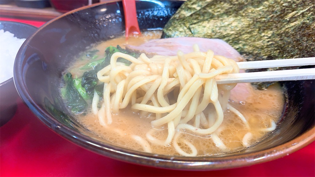 新宿 横浜らーめん 山本家 ラーメン