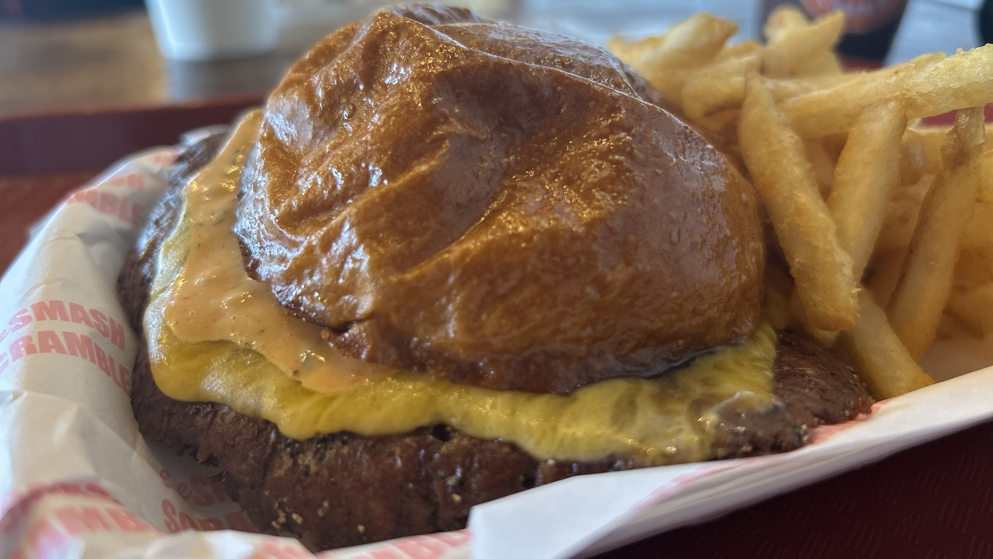 渋谷 THE SMASH SCRAMBLE チーズバーガー