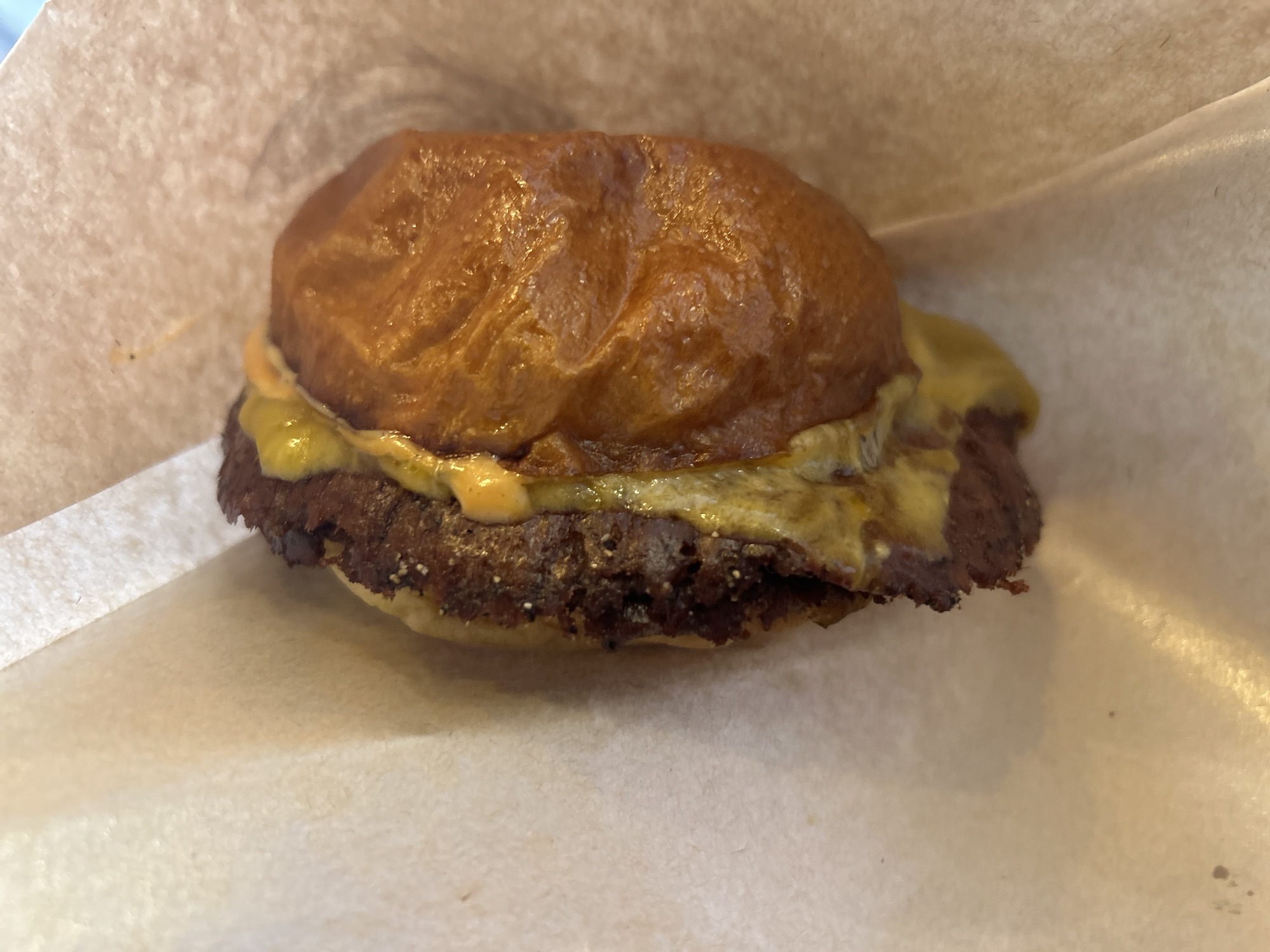 渋谷 THE SMASH SCRAMBLE チーズバーガー