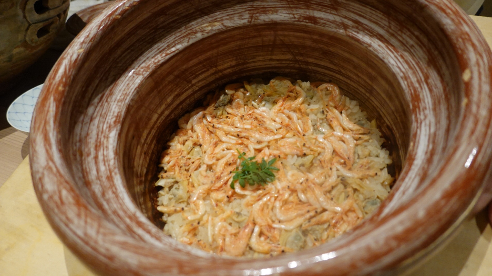 麻布十番 かにじぇんぬ 麻布 桜海老と浅利の土鍋ご飯