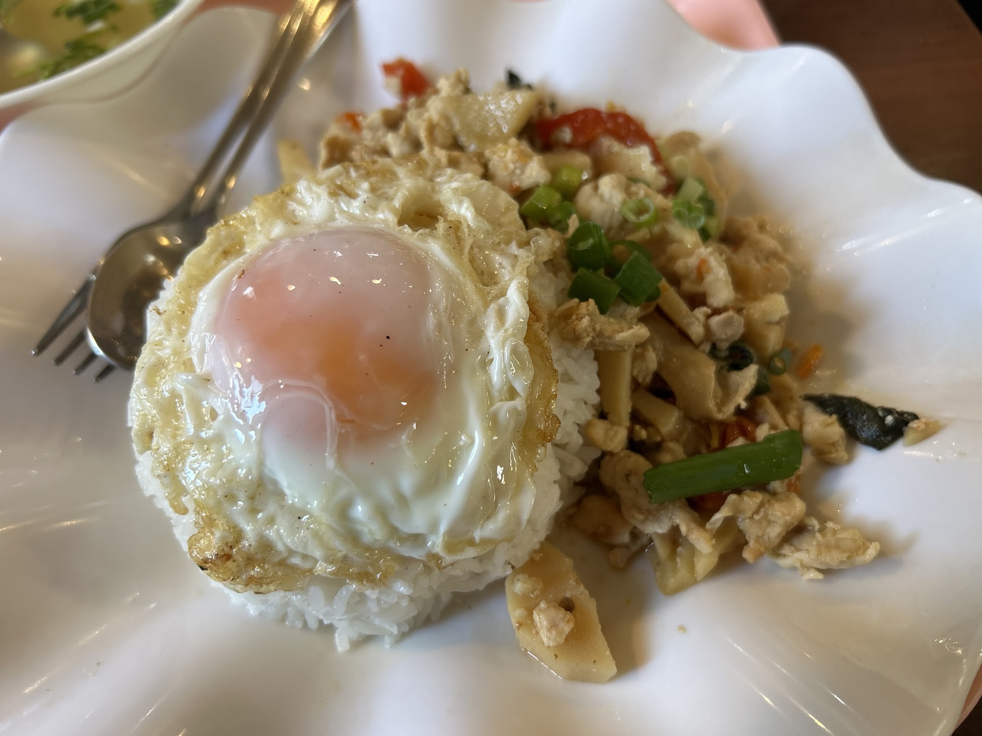 調布 オーキッド キッチン ガパオライス