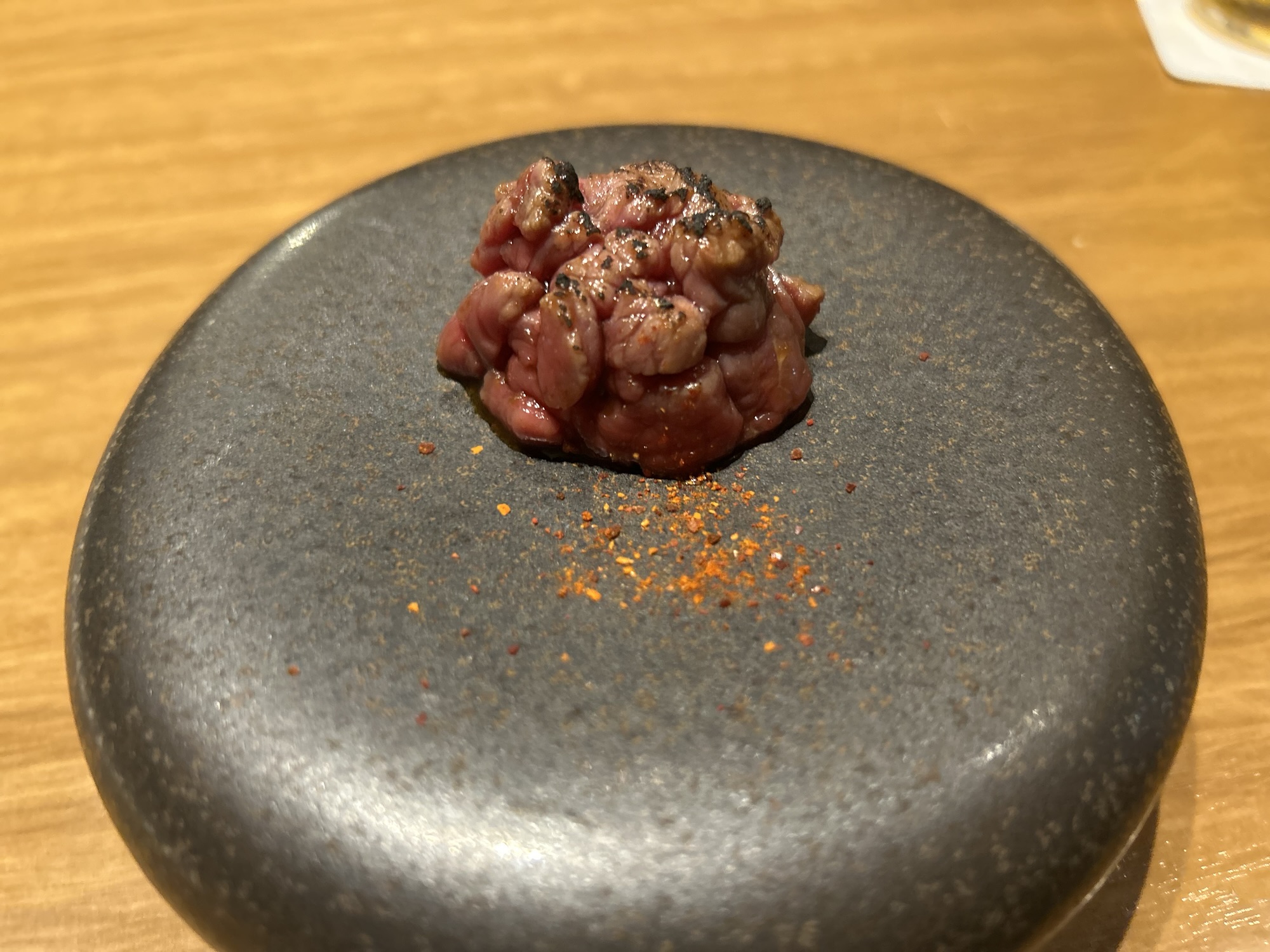 関内 scica パスチャーフェッドラムの羊肉のユッケ