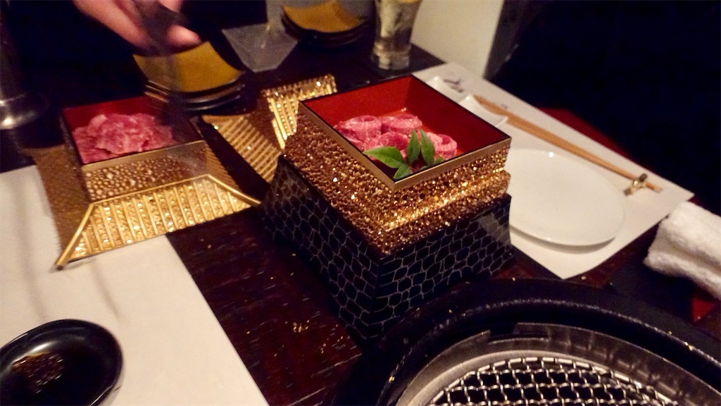 西麻布 牛牛 西麻布総本店 黄金の城盛り三種