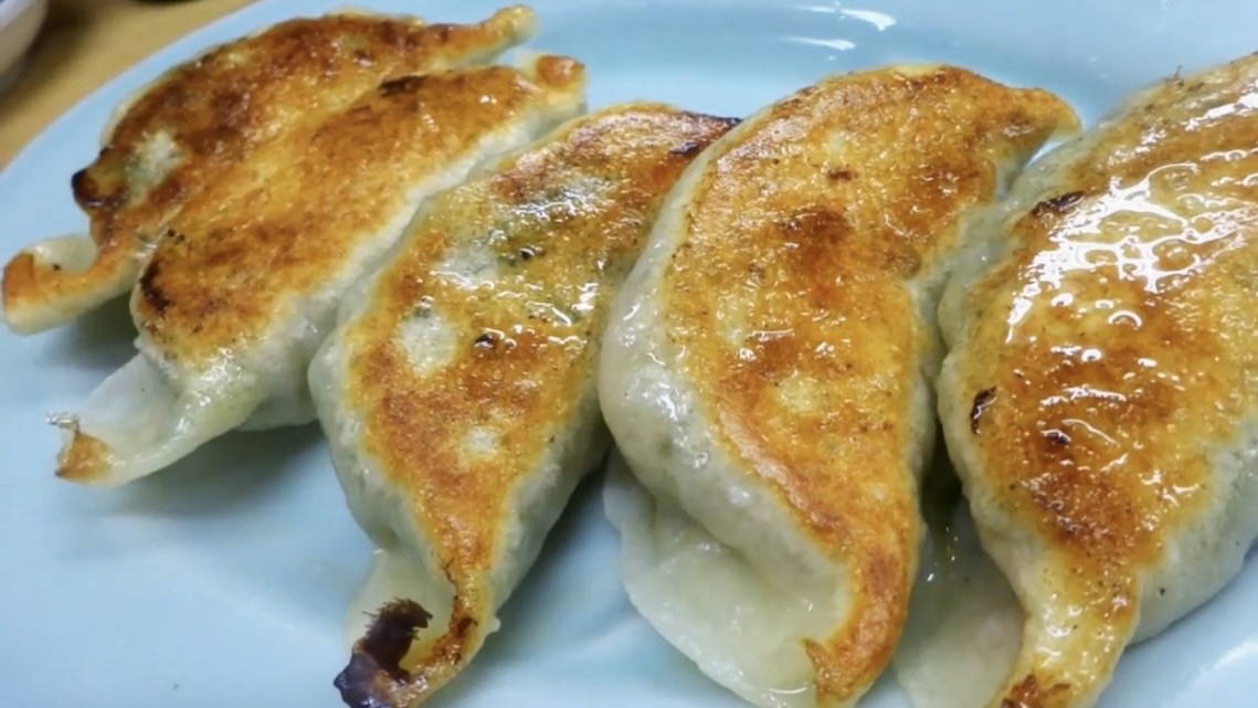 八幡山 餃子館 ニラ玉餃子