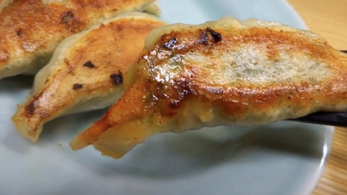 八幡山 餃子館 ニラ玉餃子