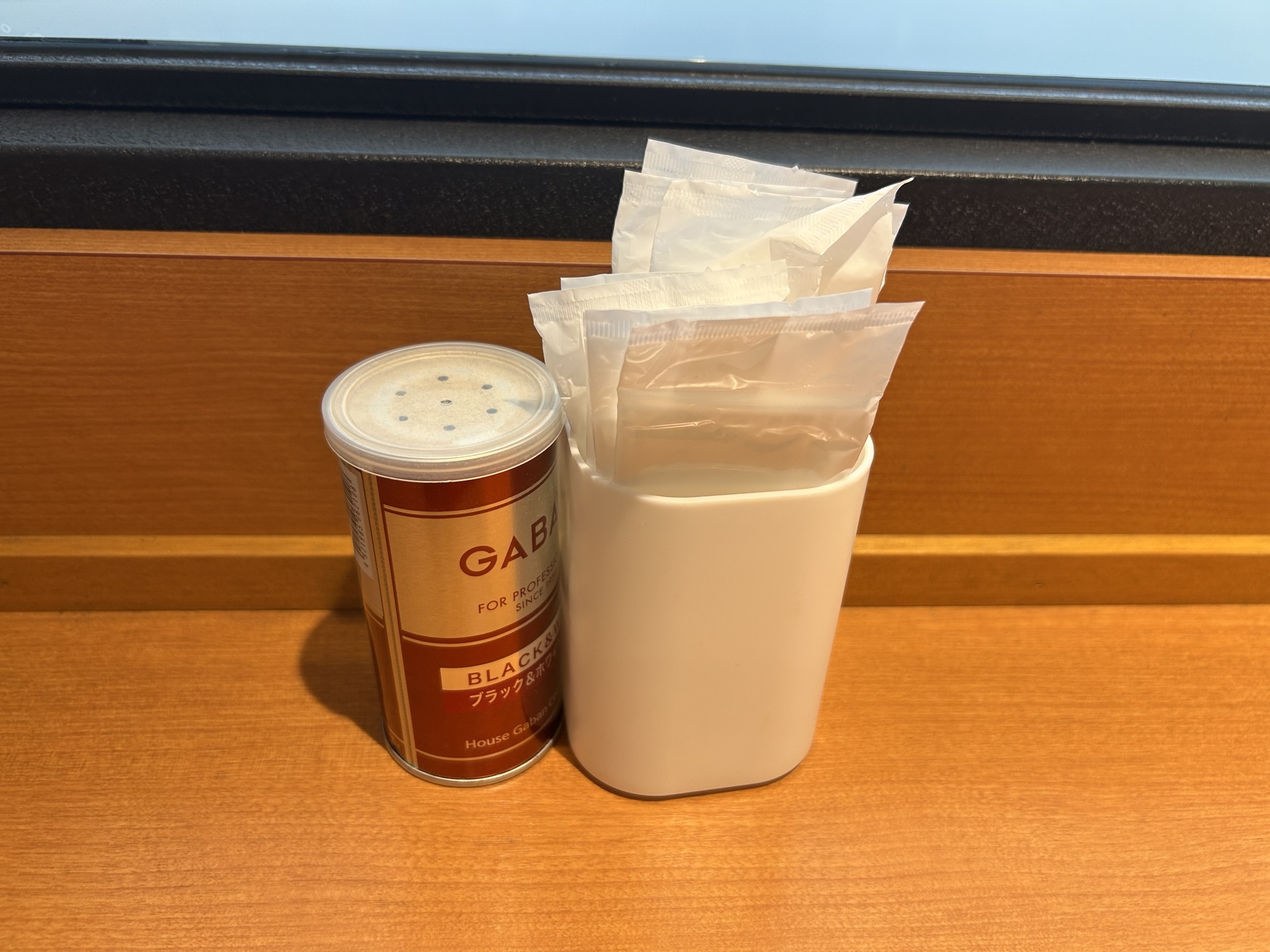 羽田空港 らぁ麺 鶏だし屋 白コショウ