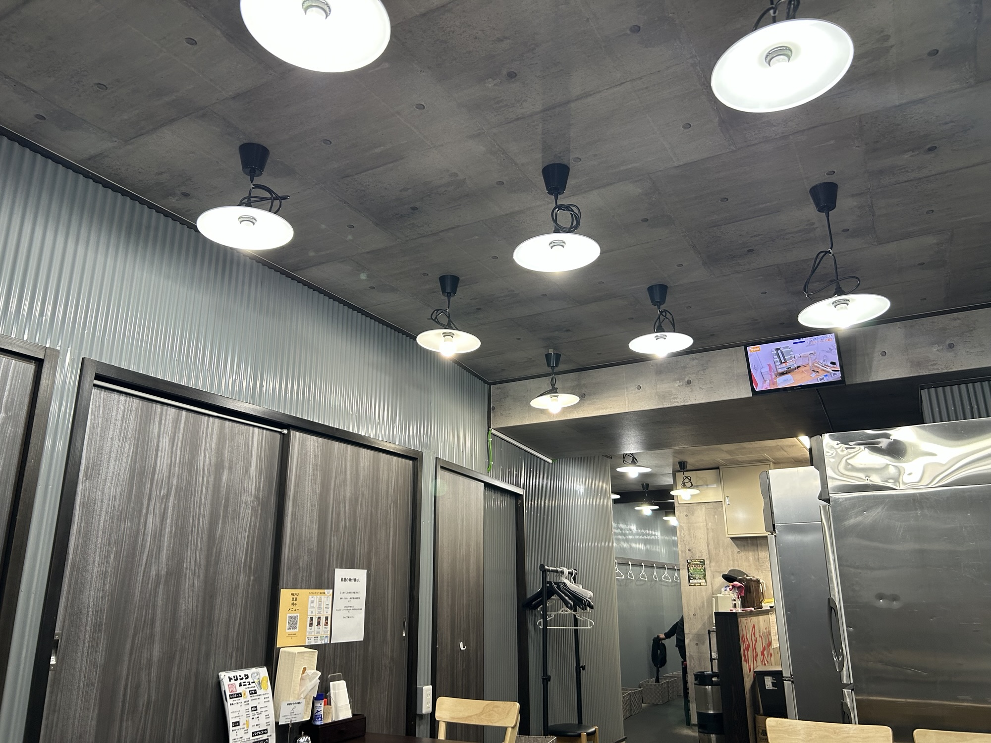 高松 骨付鳥 鈴屋 本店 店内
