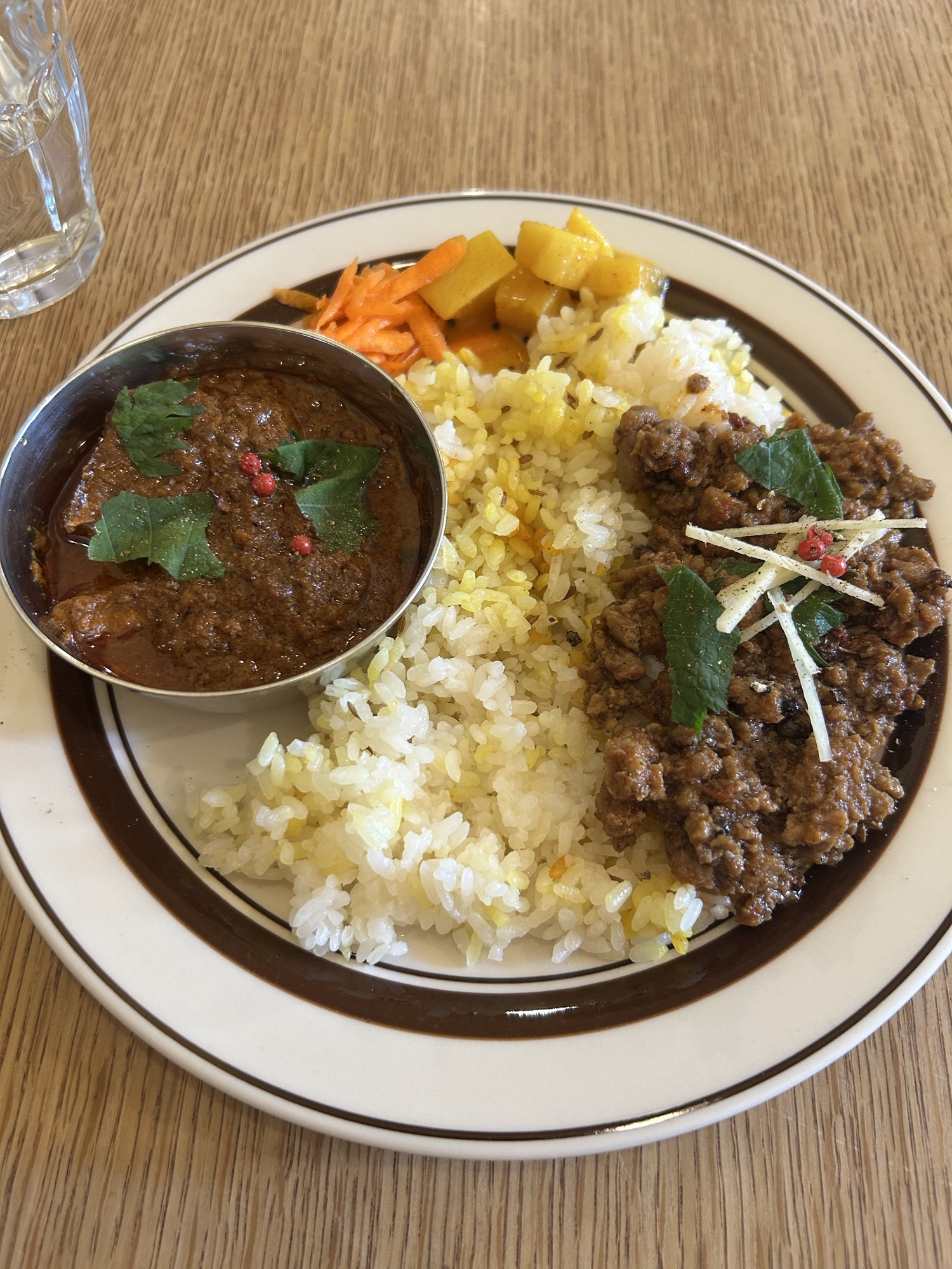 高円寺 negombo33 2種盛り