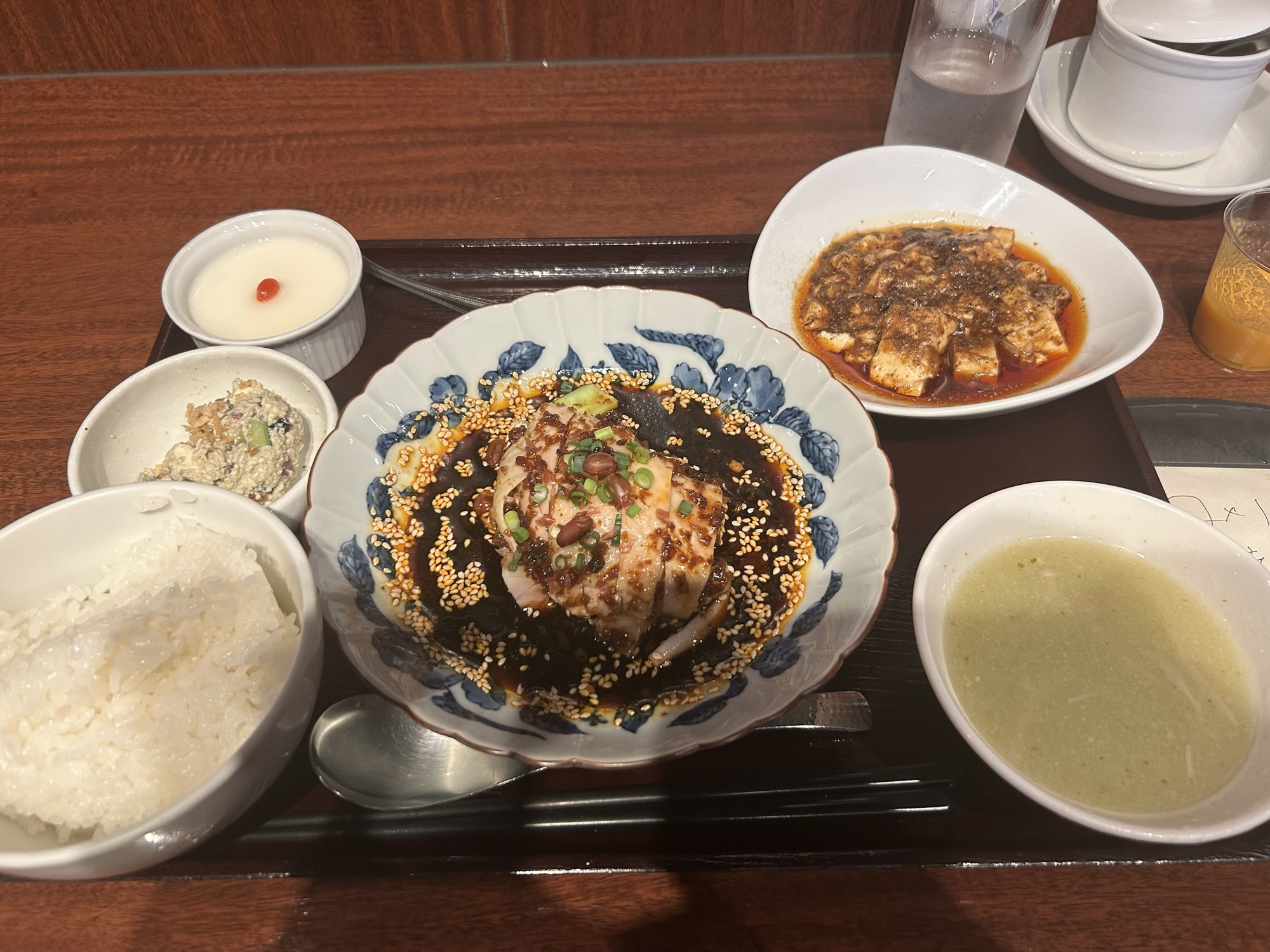広尾 中華香彩JASMINE 広尾本店 よだれ鶏 麻婆豆腐