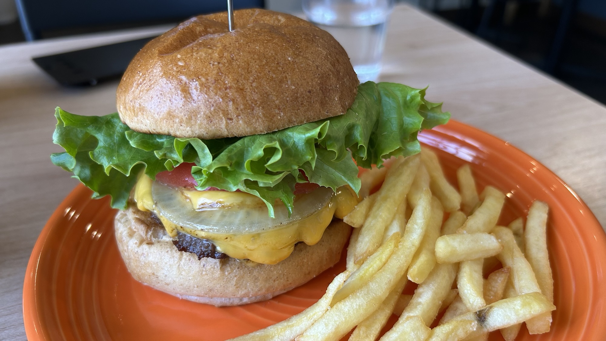 平尾 JILL’s BURGER 和牛チーズバーガー