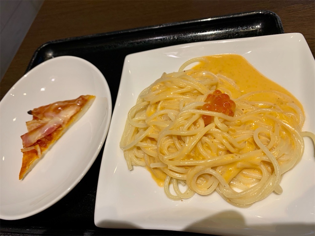 品川 リュクス ダイニング ハプナ ミックスピザ スパゲッティ ウニクリームソースいくら添え