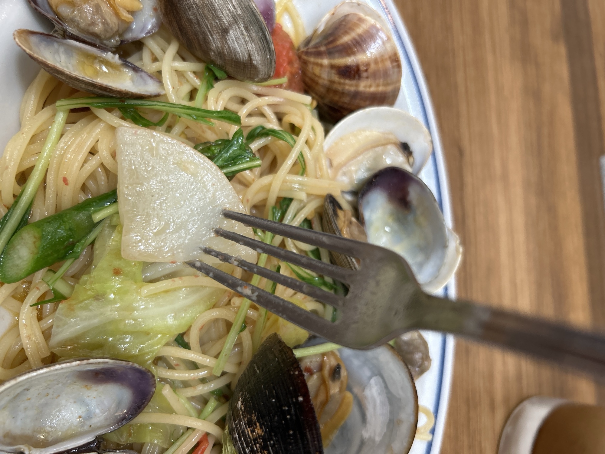 稲城市 gragus 三種類の貝のパスタ