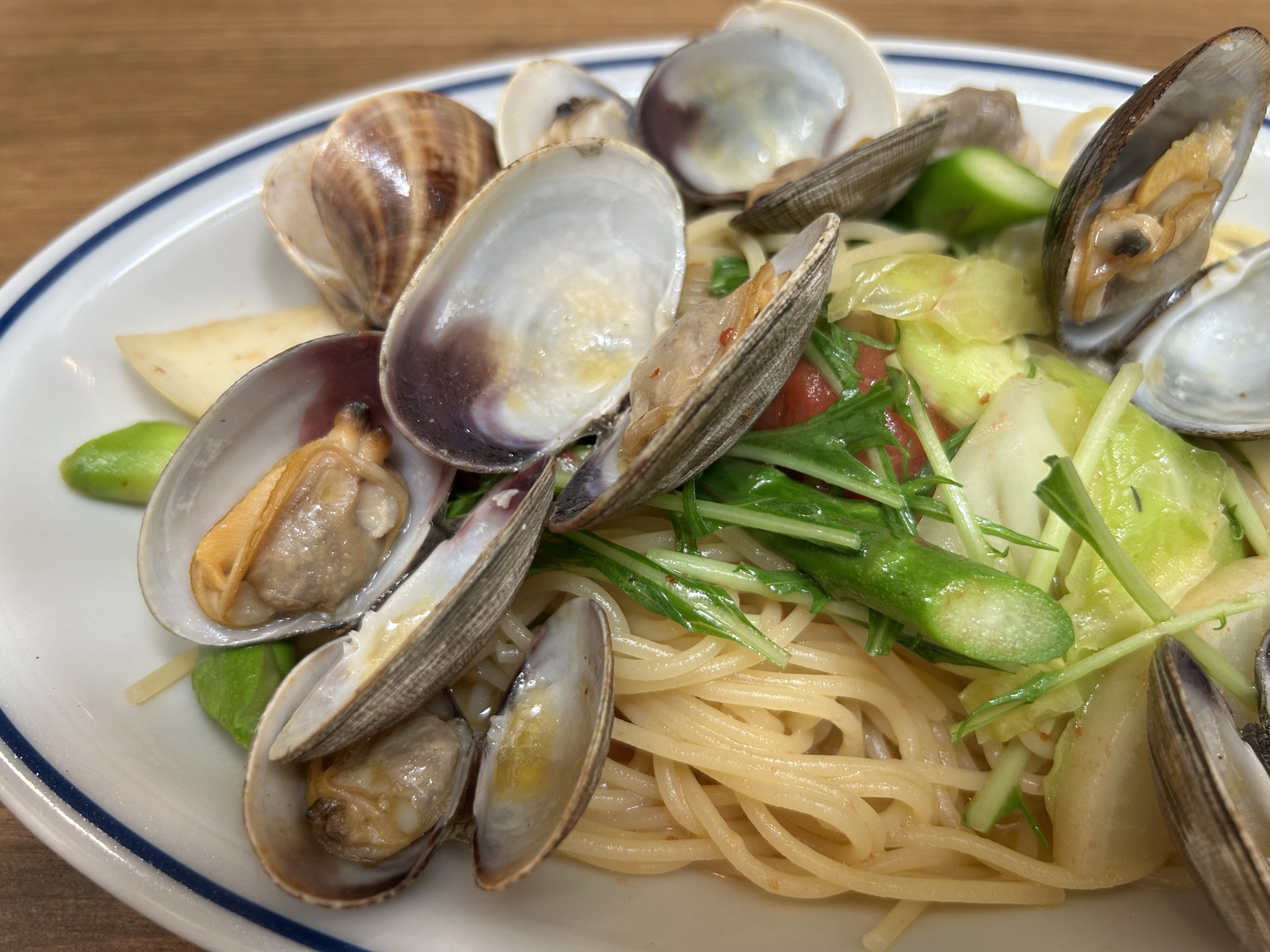 稲城市 gragus 三種類の貝のパスタ