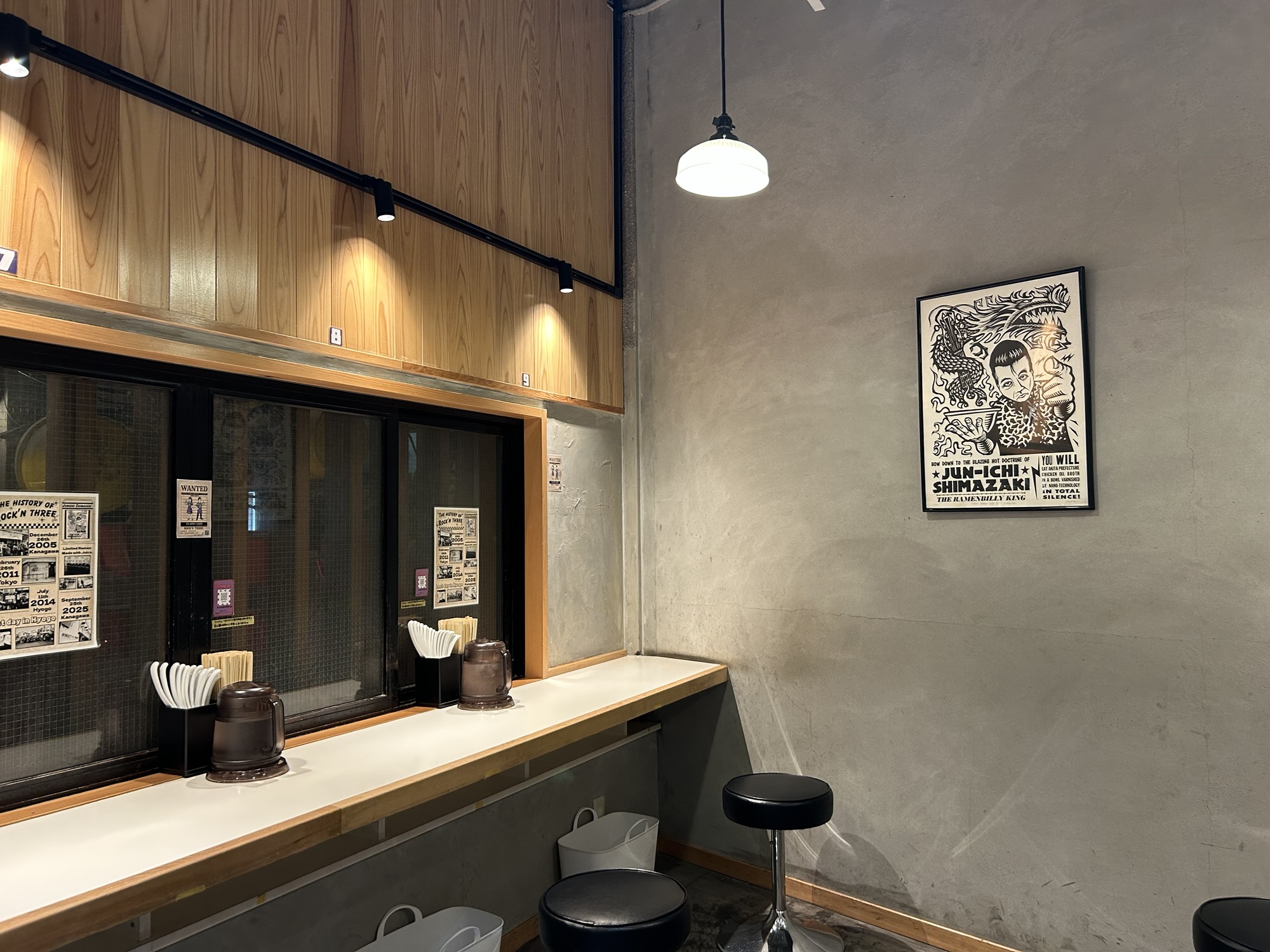 新横浜 ロックンスリー 店内