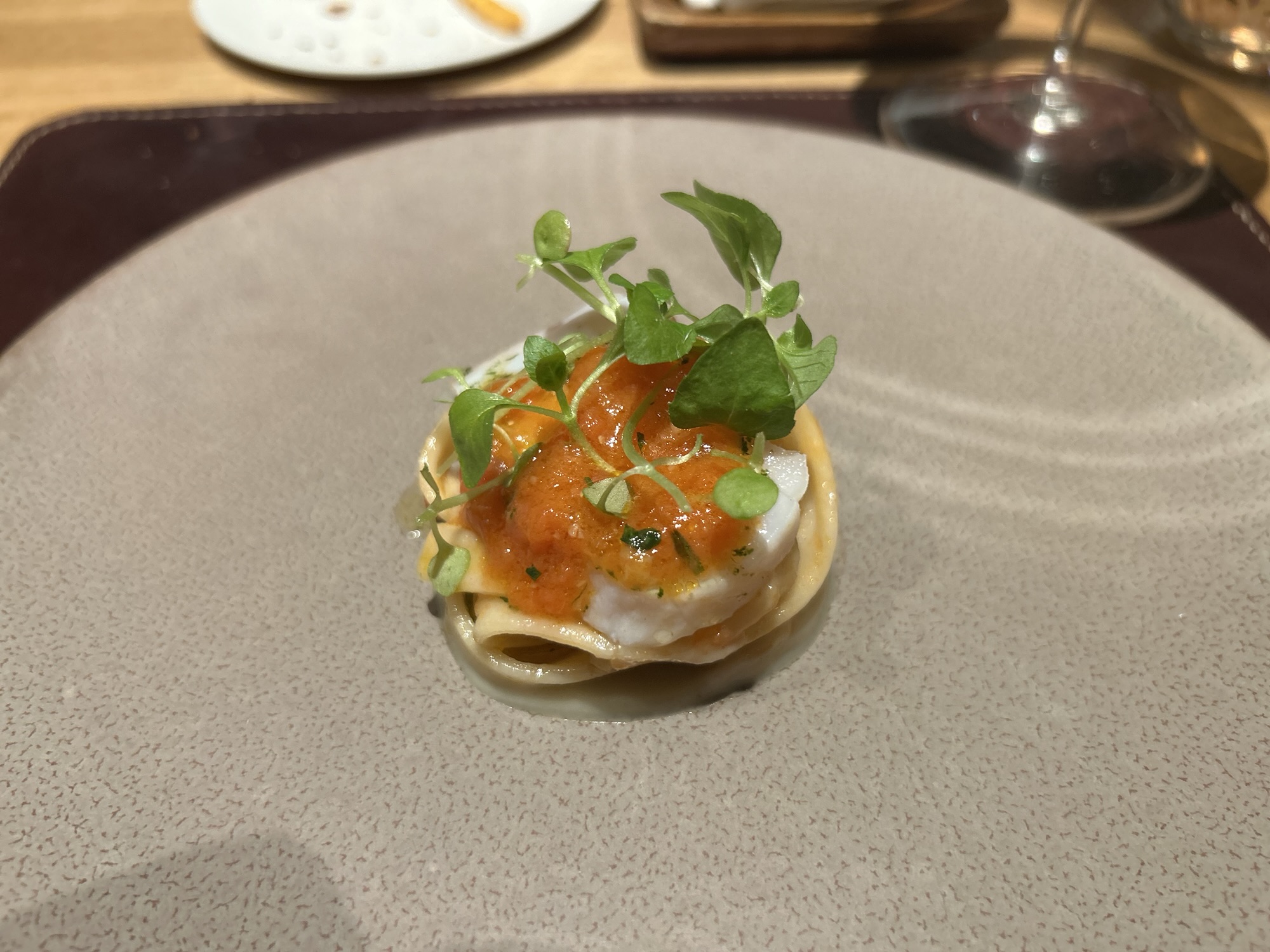 代官山 ARMONICO 日出町 真鯛のストランゴッツィ 塩熟トマト 花山椒
