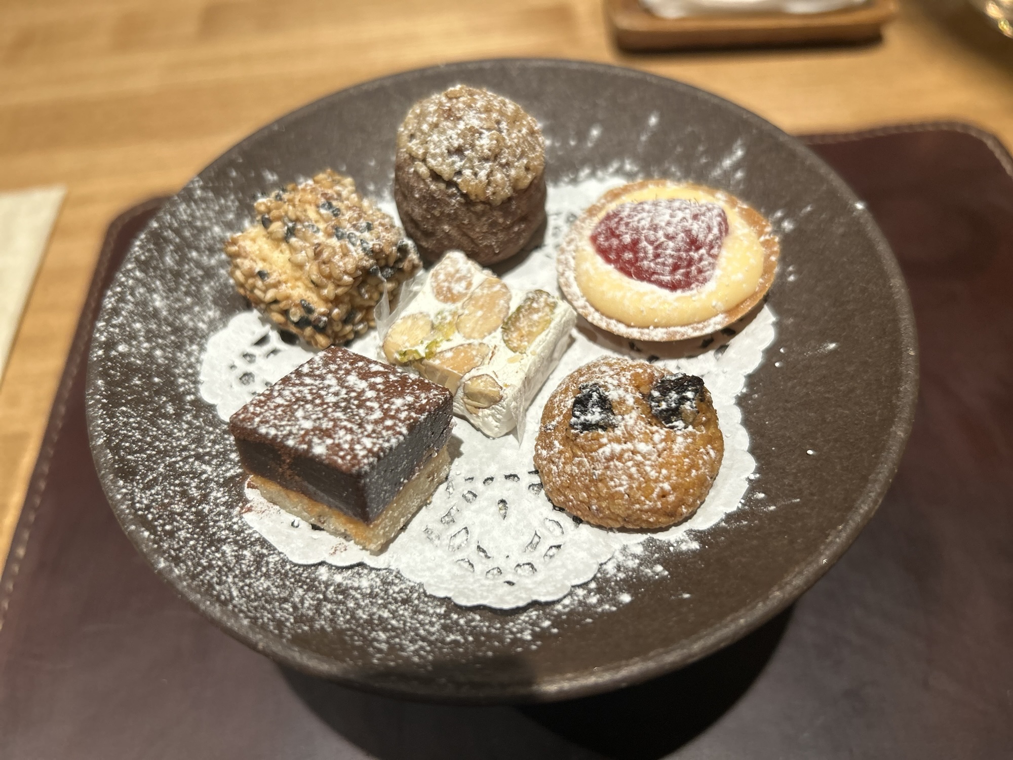 代官山 ARMONICO 食後の小菓子