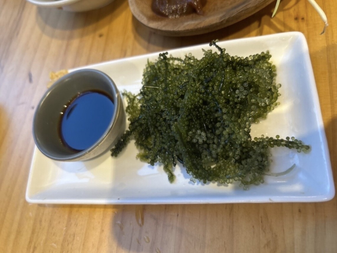 上野 おきなわハイサイ酒場 呑む三 よめに〜さんの海ぶどう