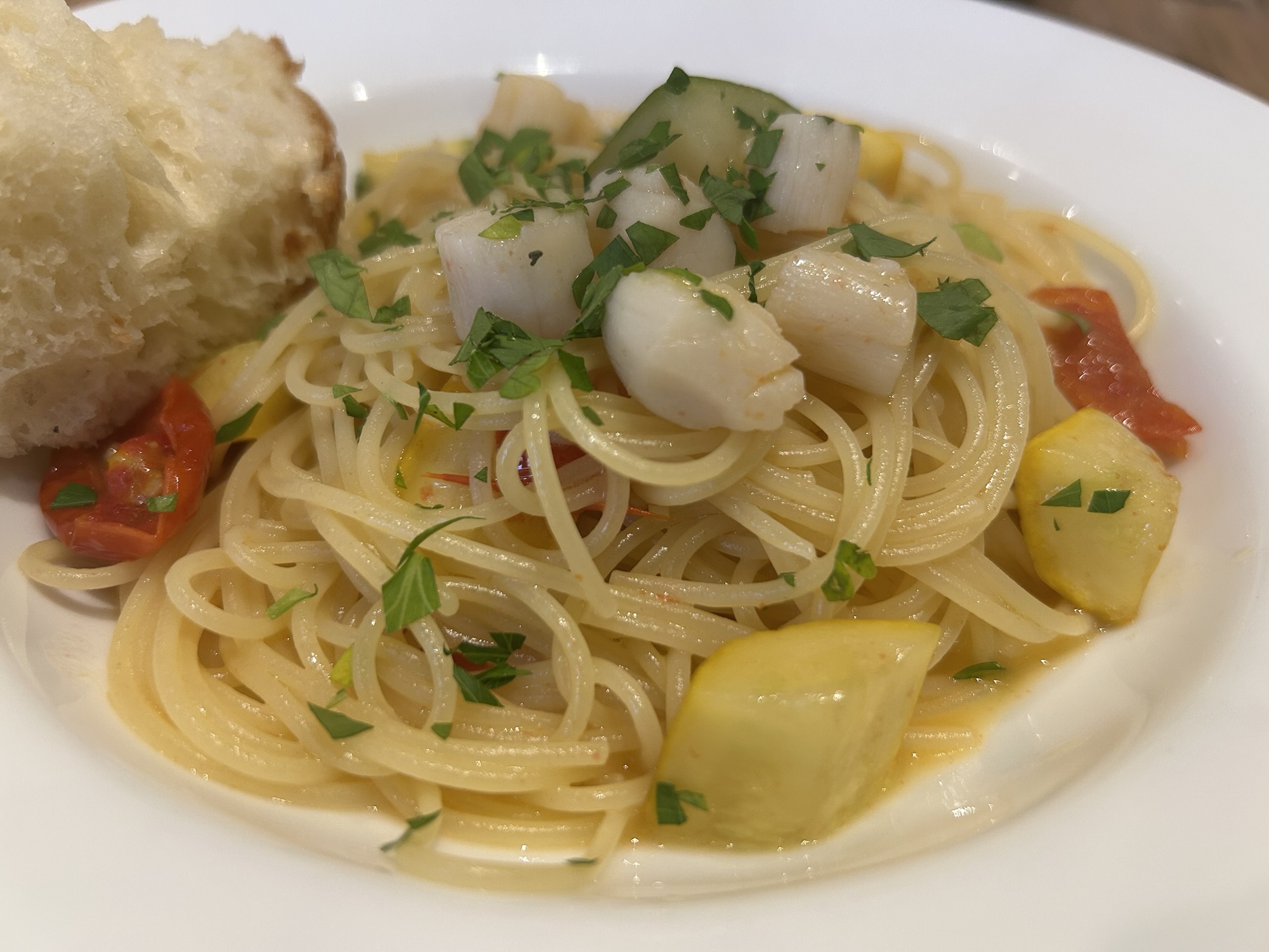 府中 イタリア料理を食べに行こう 小柱とセミドライトマトとズッキーニのペペロンチーノ