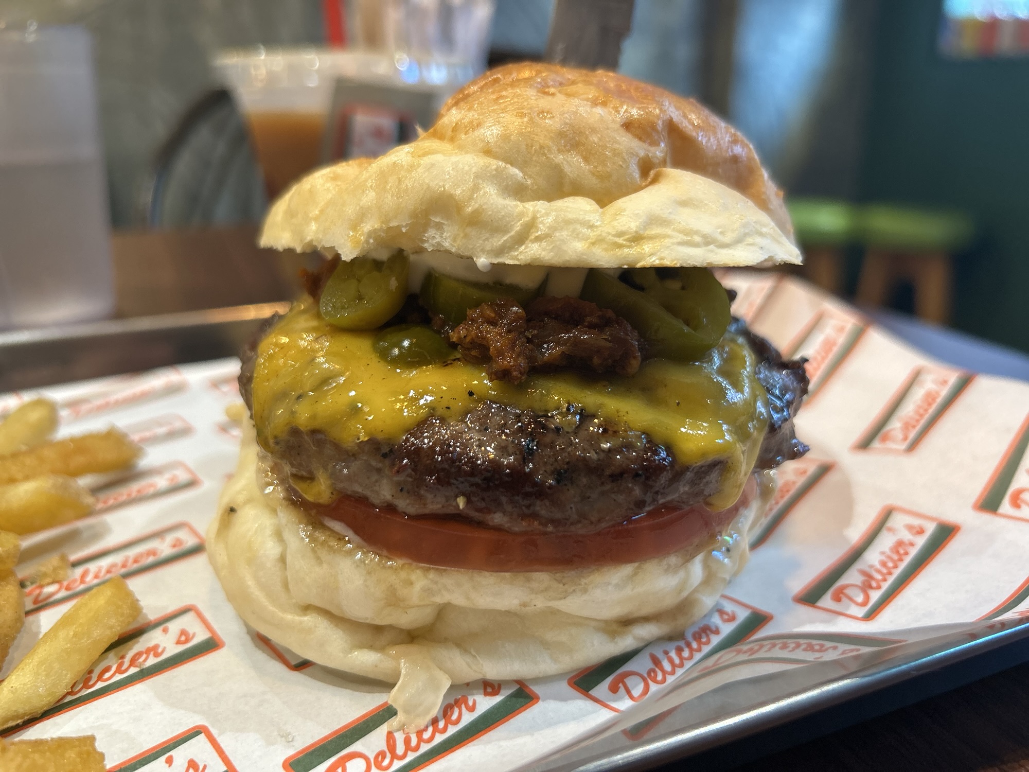 立川 Delicier’s ナチョバーガー