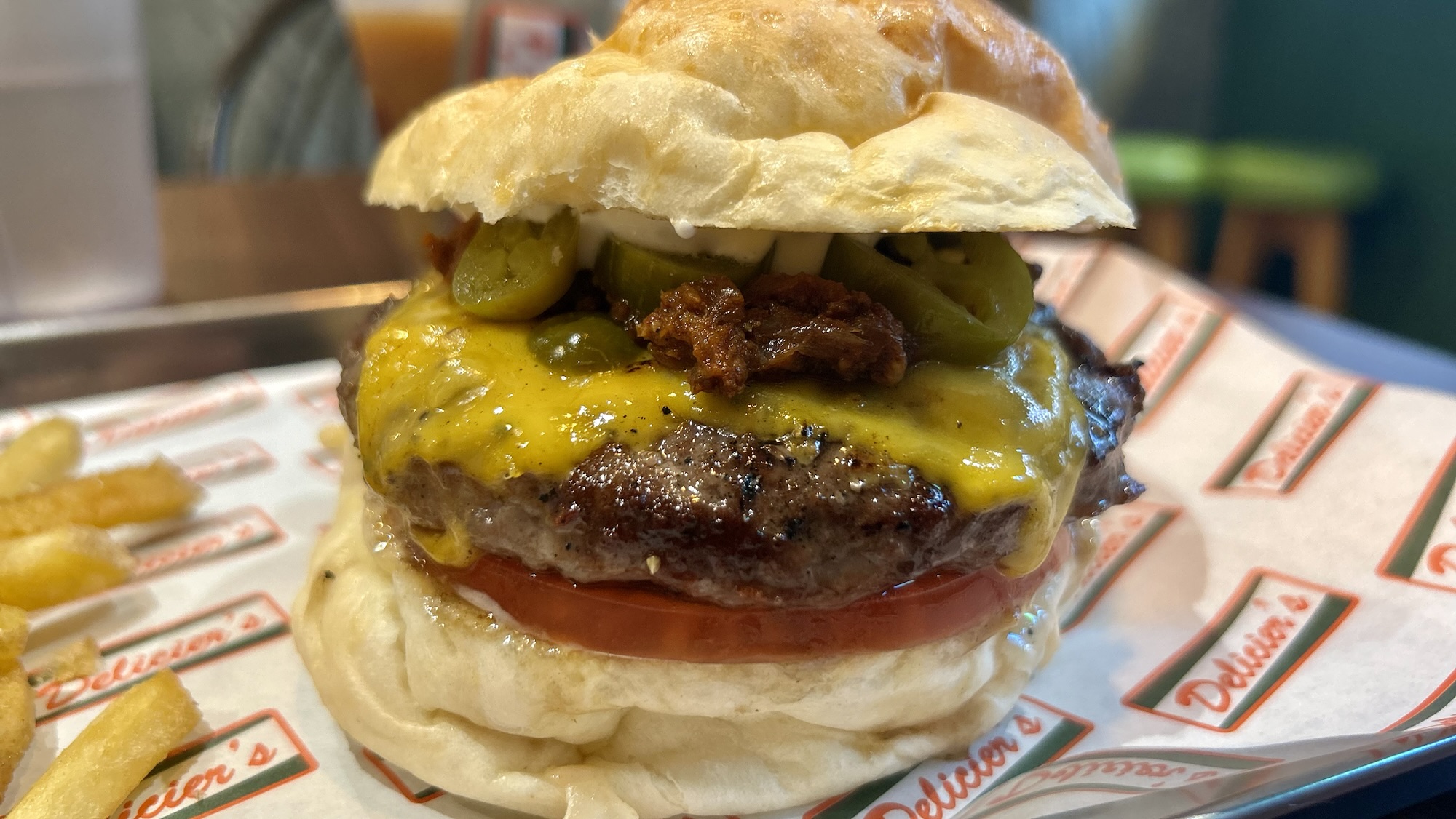 立川 Delicier’s ナチョバーガー