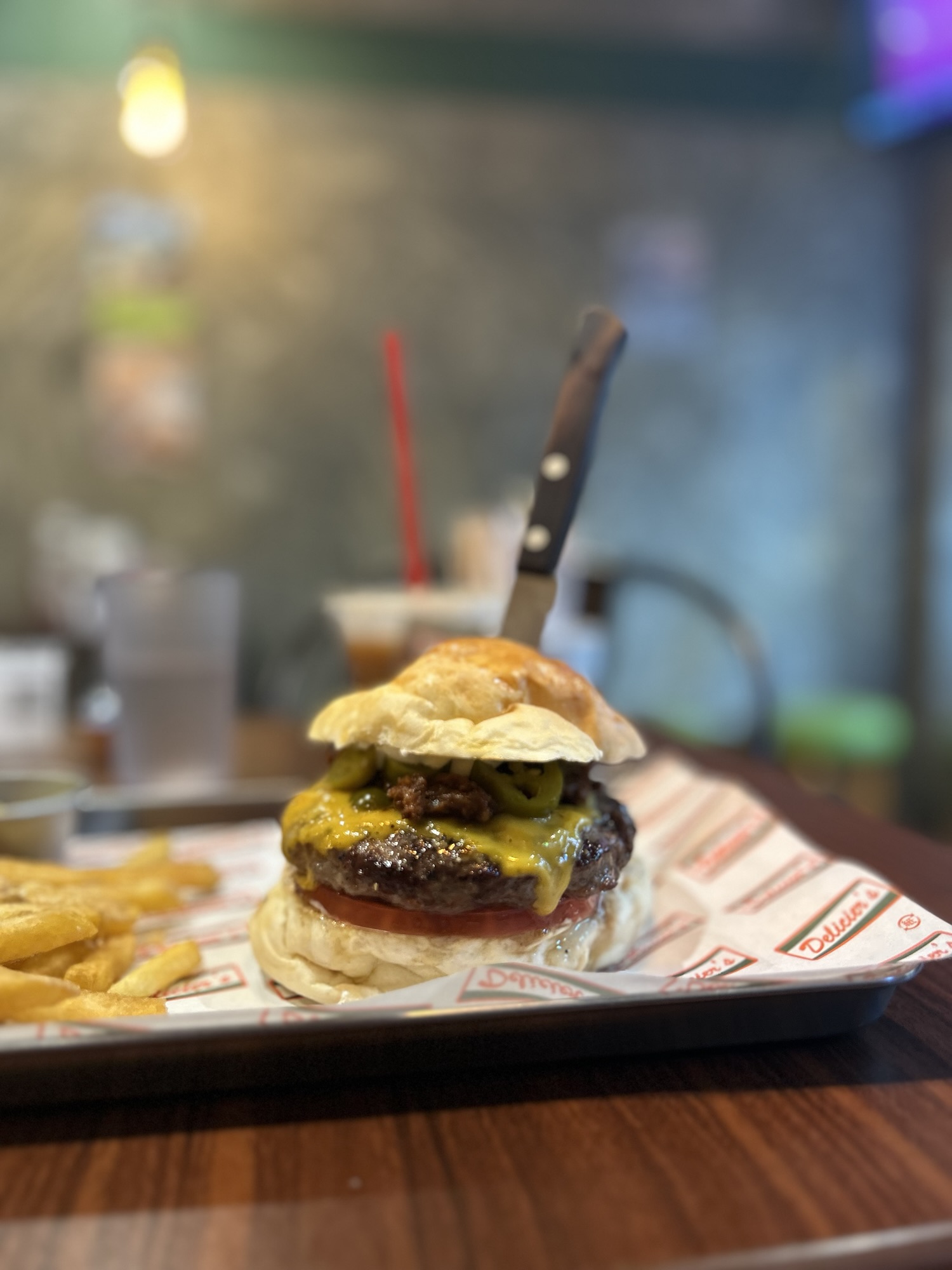 立川 Delicier’s ナチョバーガー