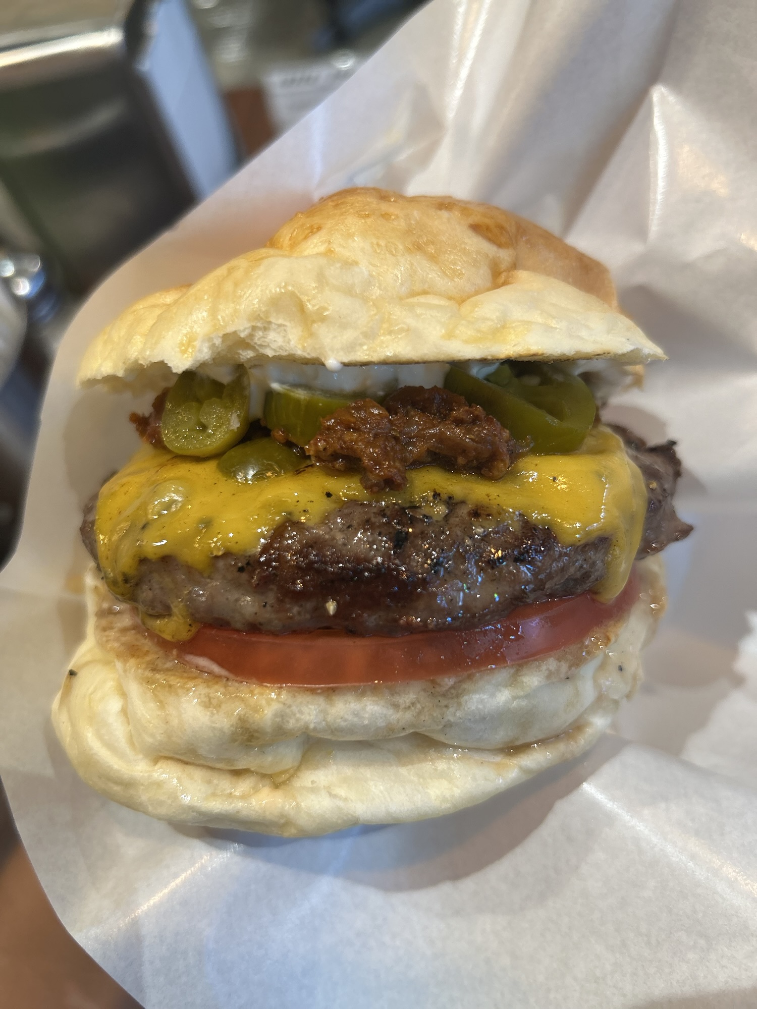 立川 Delicier’s ナチョバーガー