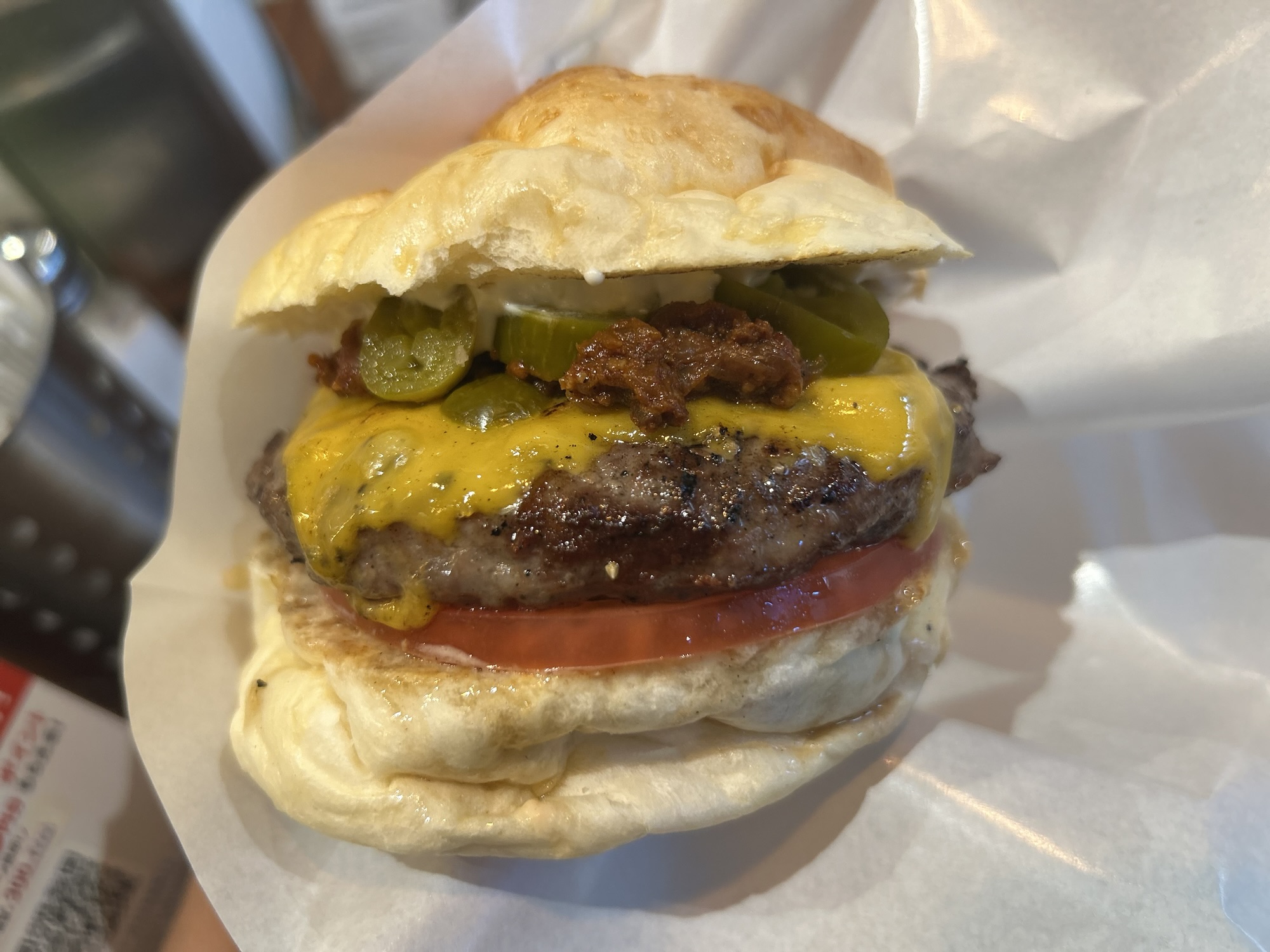 立川 Delicier’s ナチョバーガー