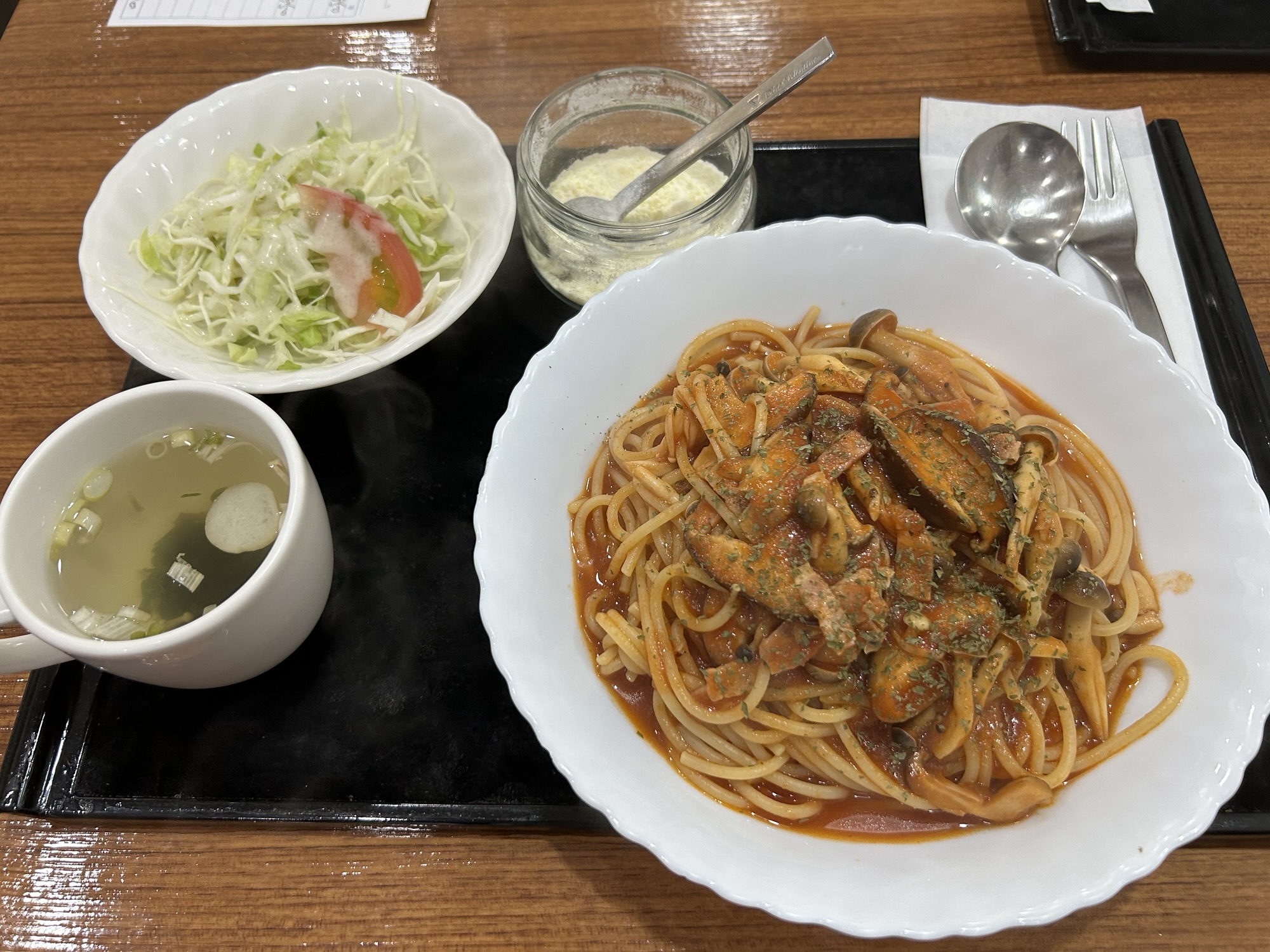 矢野口 麻瀬憧庵 ベーコンキノコのトマトソース