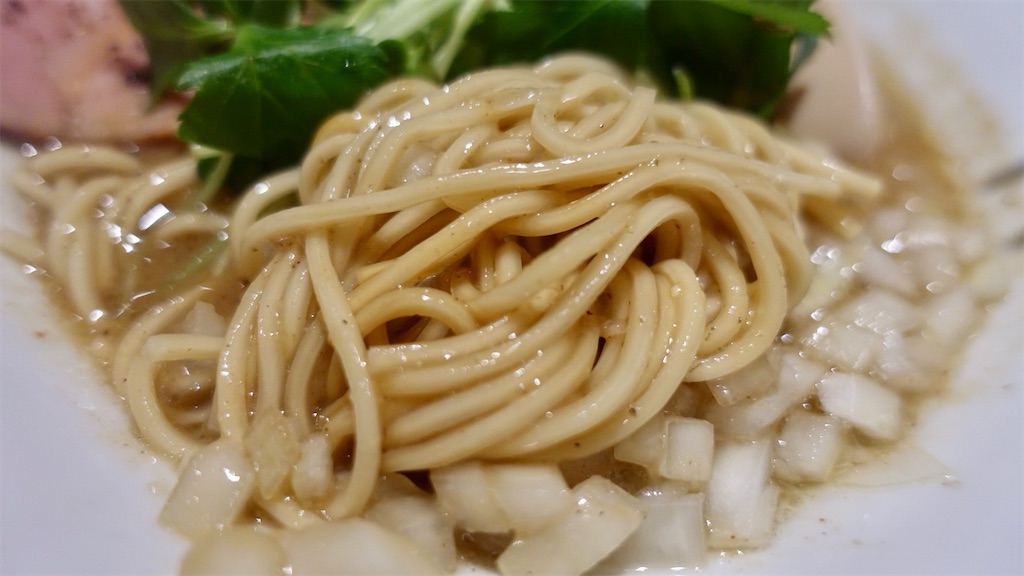 本郷三丁目 麺屋 ねむ瑠 濃厚 烏賊煮干 煮玉子入り 醤油味