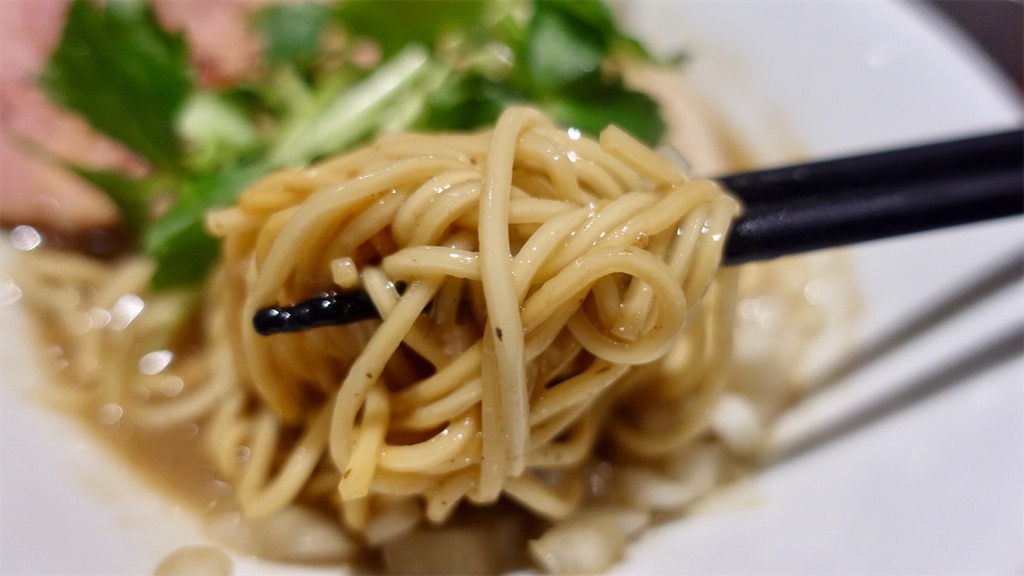 本郷三丁目 麺屋 ねむ瑠 濃厚 烏賊煮干 煮玉子入り 醤油味