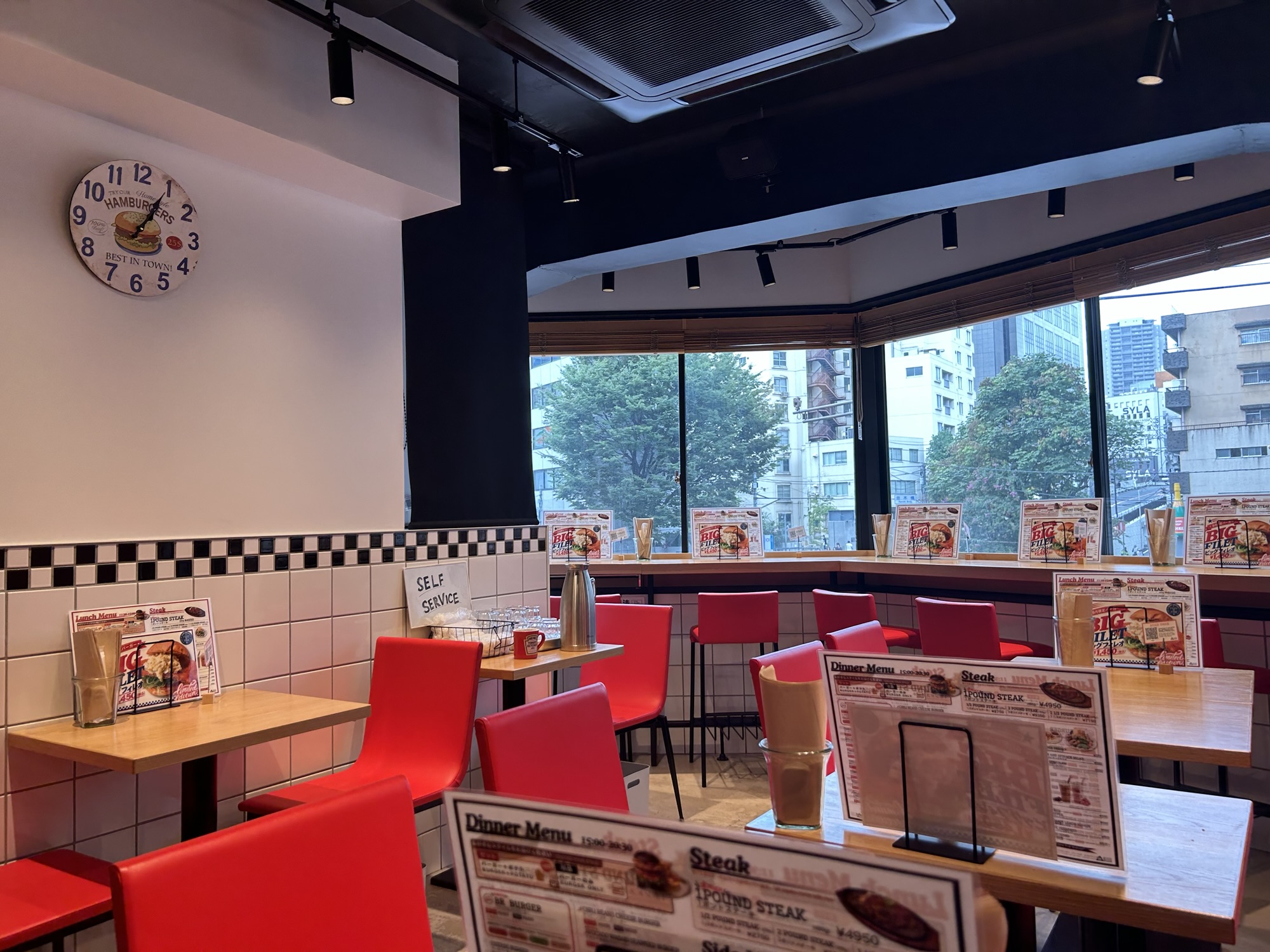 渋谷 BLACK ROCKS BURGER SHIBUYA 店内