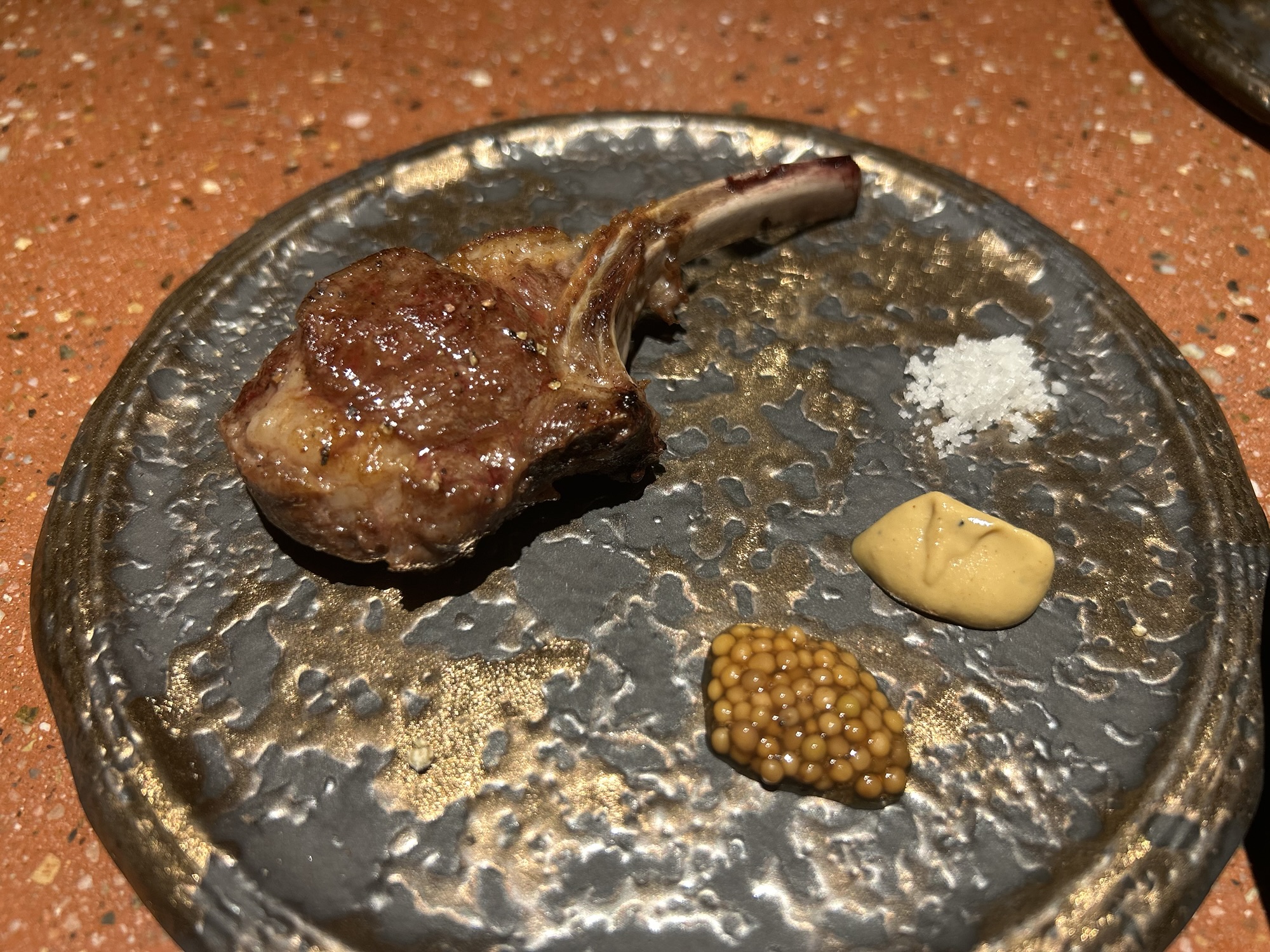 東京駅 炭羊 Lamb & Sake パスチャーフェッドラムチョップ 豪州産「TOP PADDOCK」