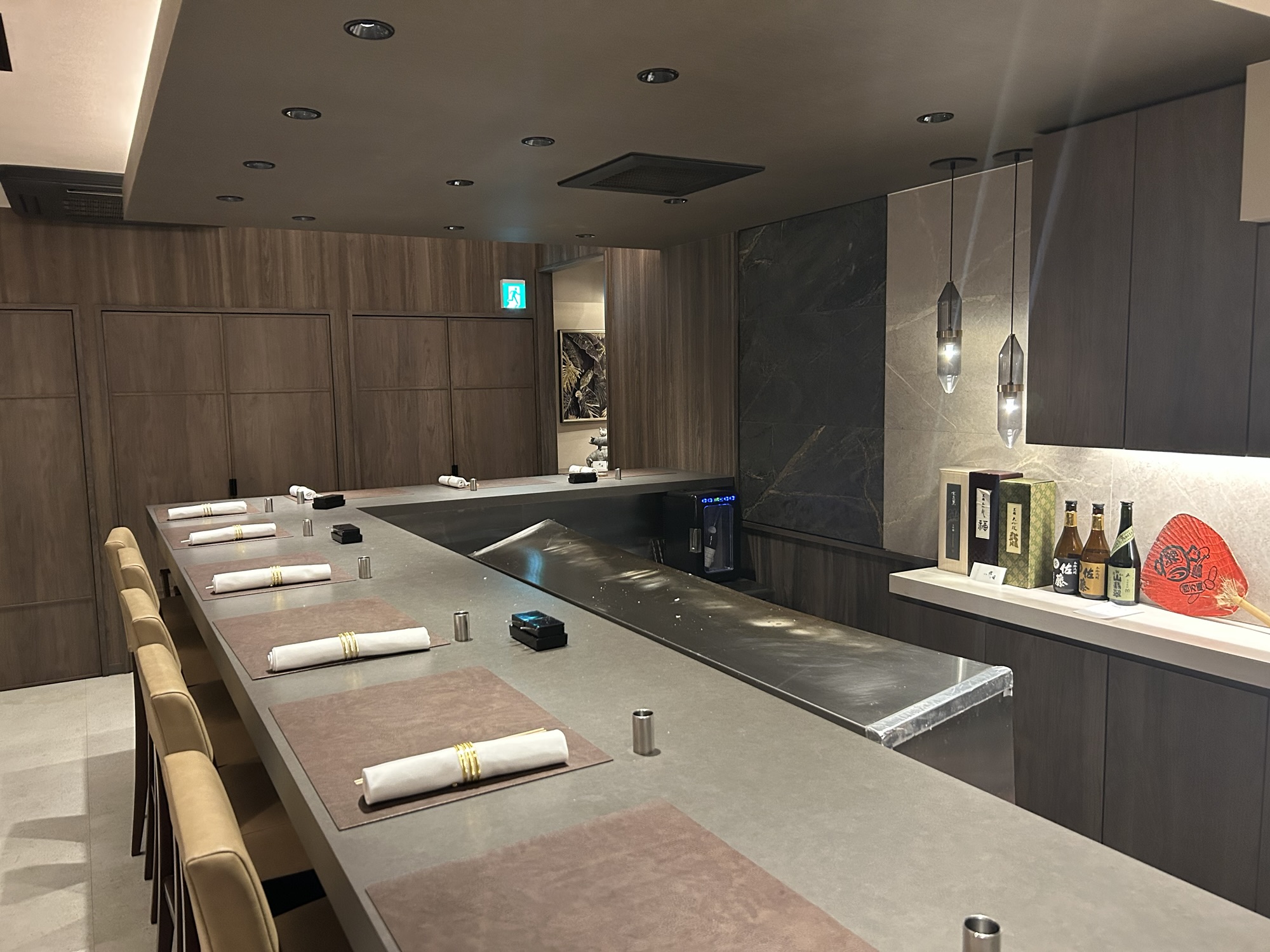銀座 焼鳥 燃暖 店内