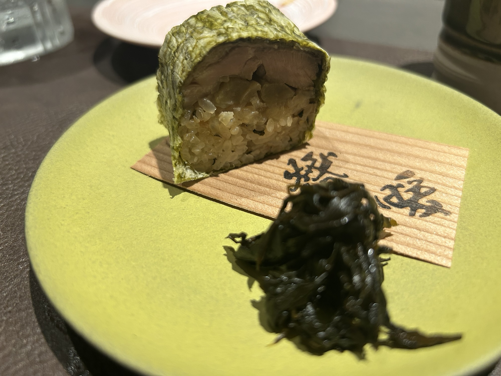 銀座 焼鳥 燃暖 京紅地鶏の棒寿司