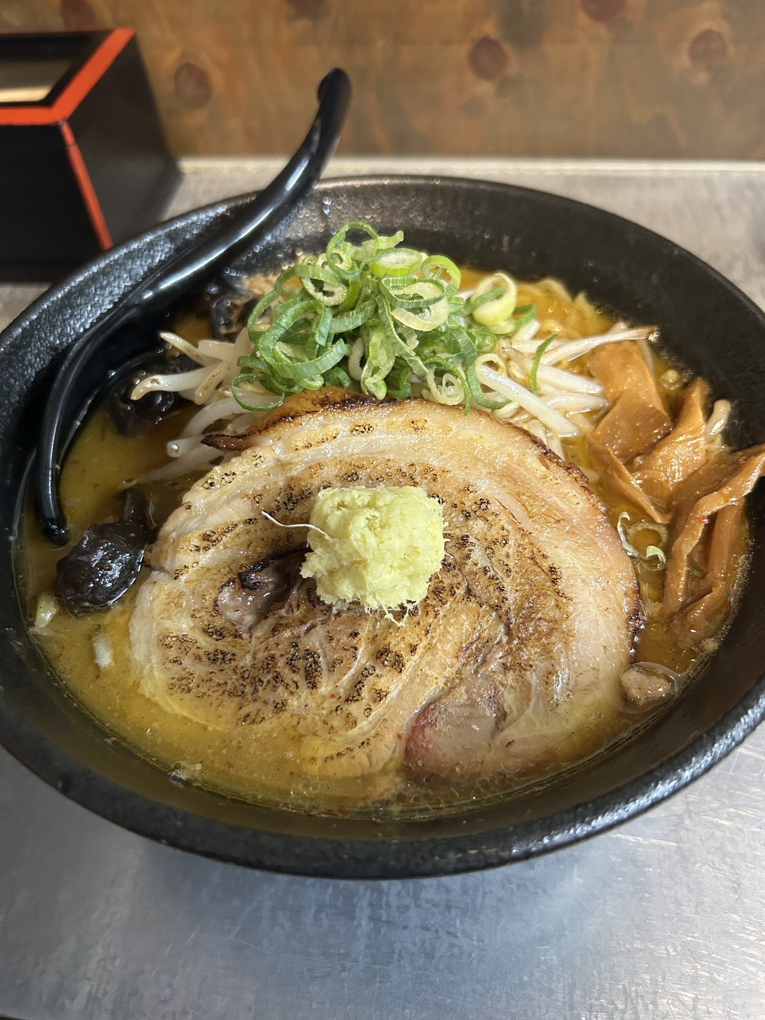 名古屋 サッポロラーメン エゾ麺ロック 新栄店 みそラーメン