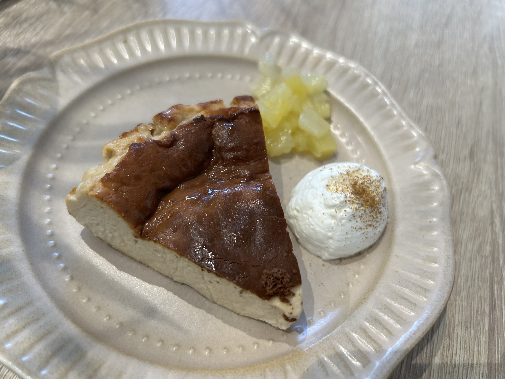 稲城市 niconico cafe 矢野口 烏龍茶チーズケーキ